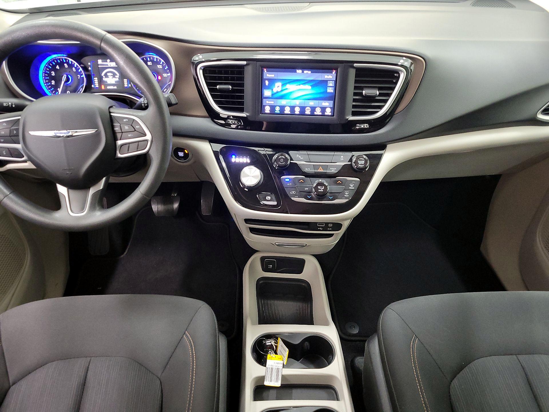 Thumbnail: 2018 Chrysler Pacifica - 9