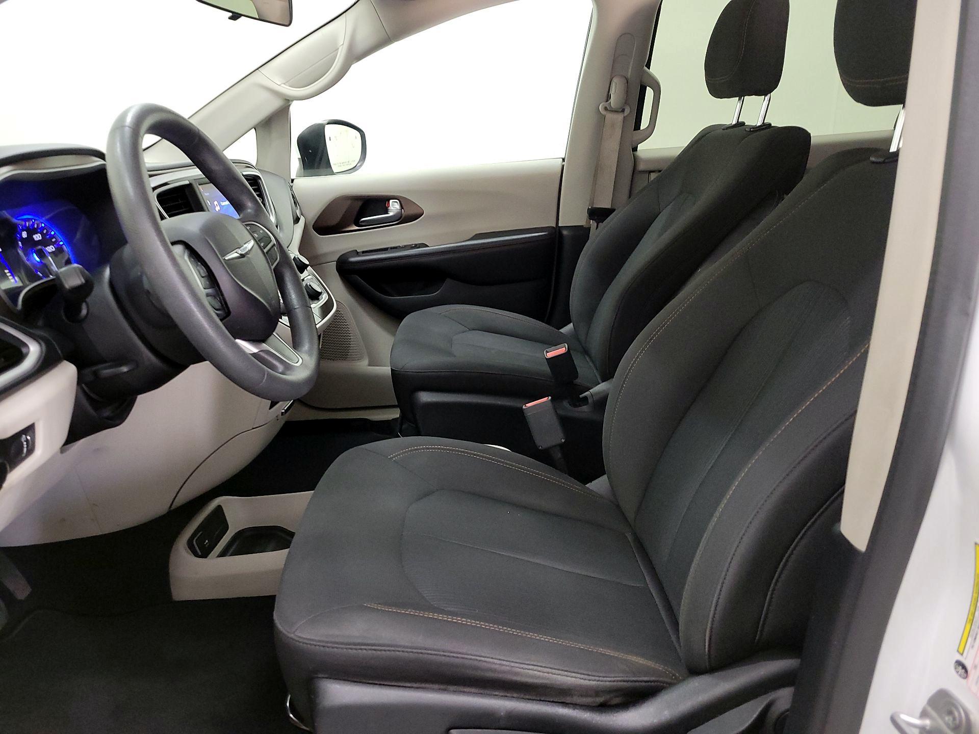 Thumbnail: 2018 Chrysler Pacifica - 11