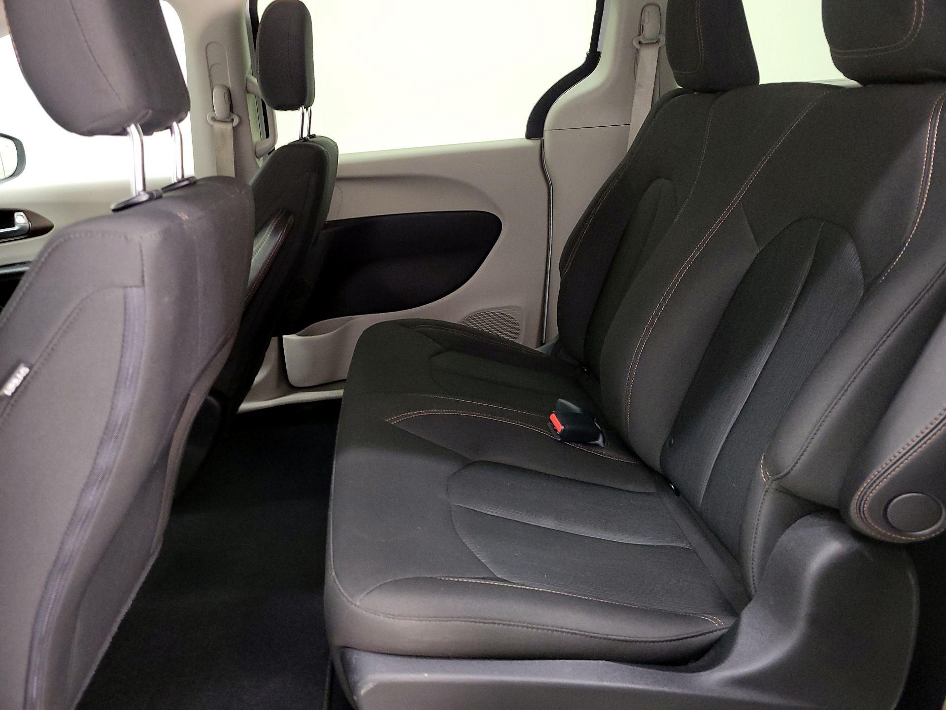 Thumbnail: 2018 Chrysler Pacifica - 19