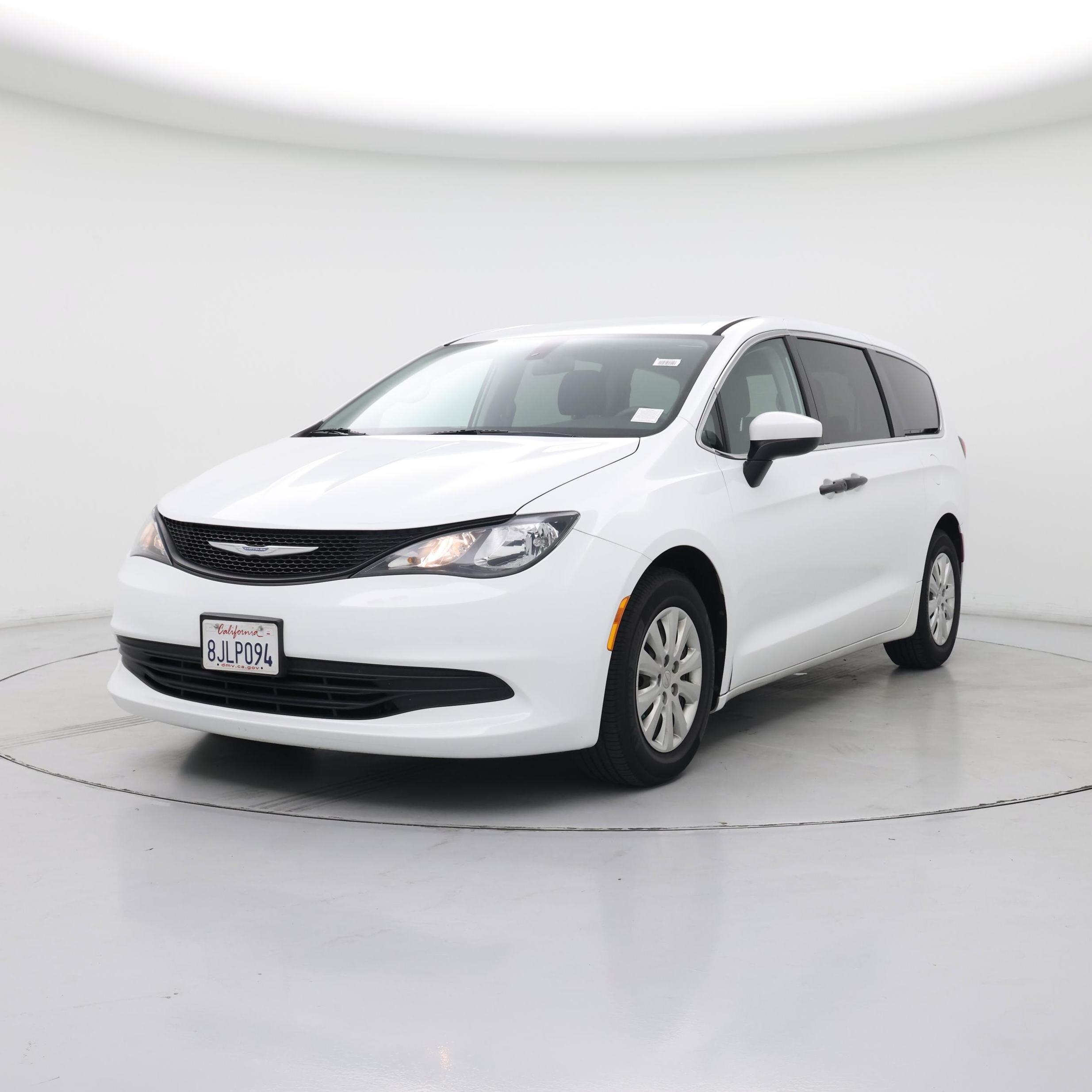 Thumbnail: 2018 Chrysler Pacifica - 4