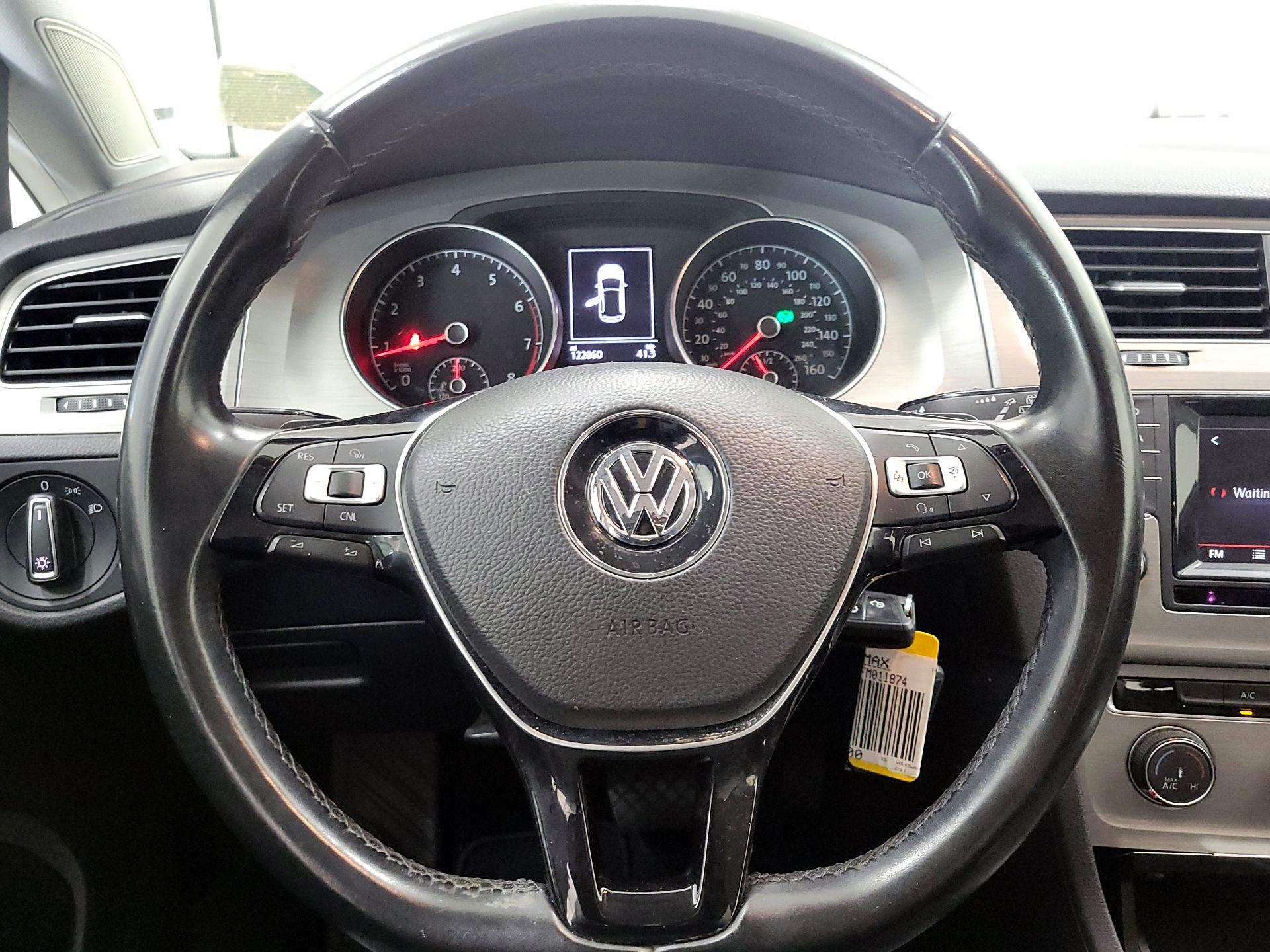 Thumbnail: 2015 Volkswagen Golf - 10