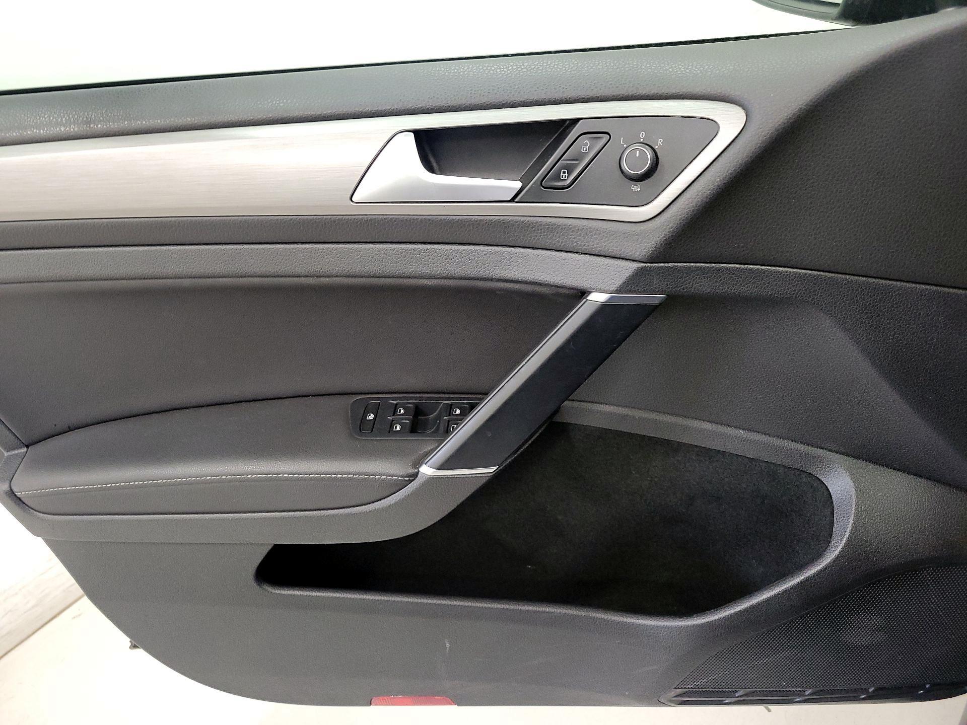 Thumbnail: 2015 Volkswagen Golf - 12