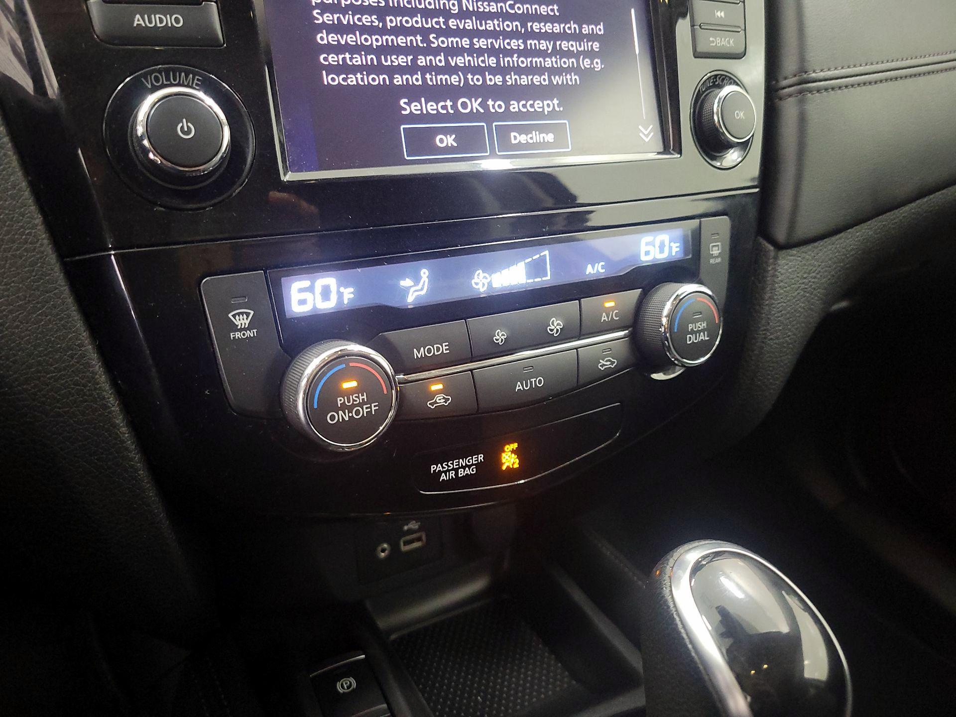 Thumbnail: 2019 Nissan Rogue - 16