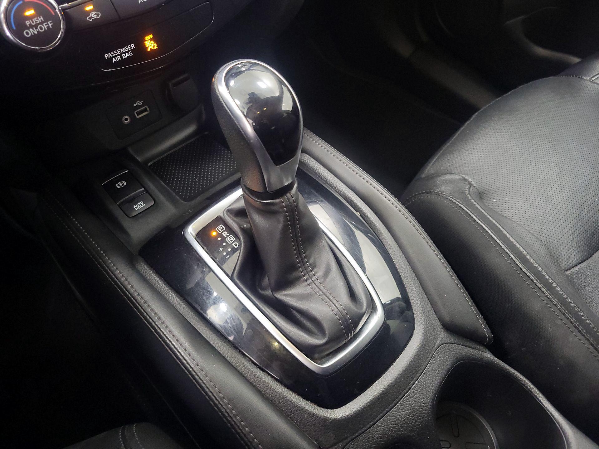Thumbnail: 2019 Nissan Rogue - 17