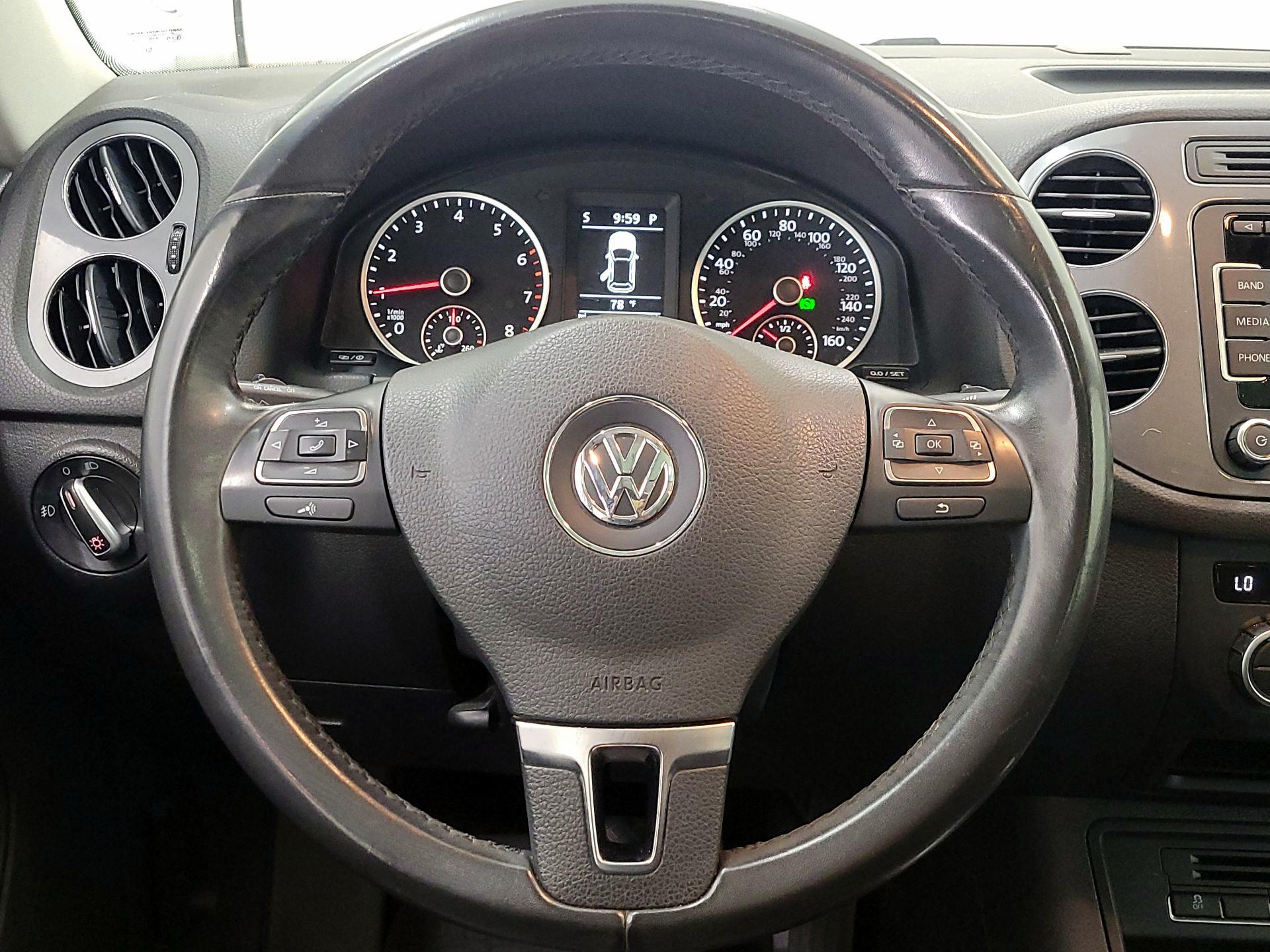 Thumbnail: 2014 Volkswagen Tiguan - 10