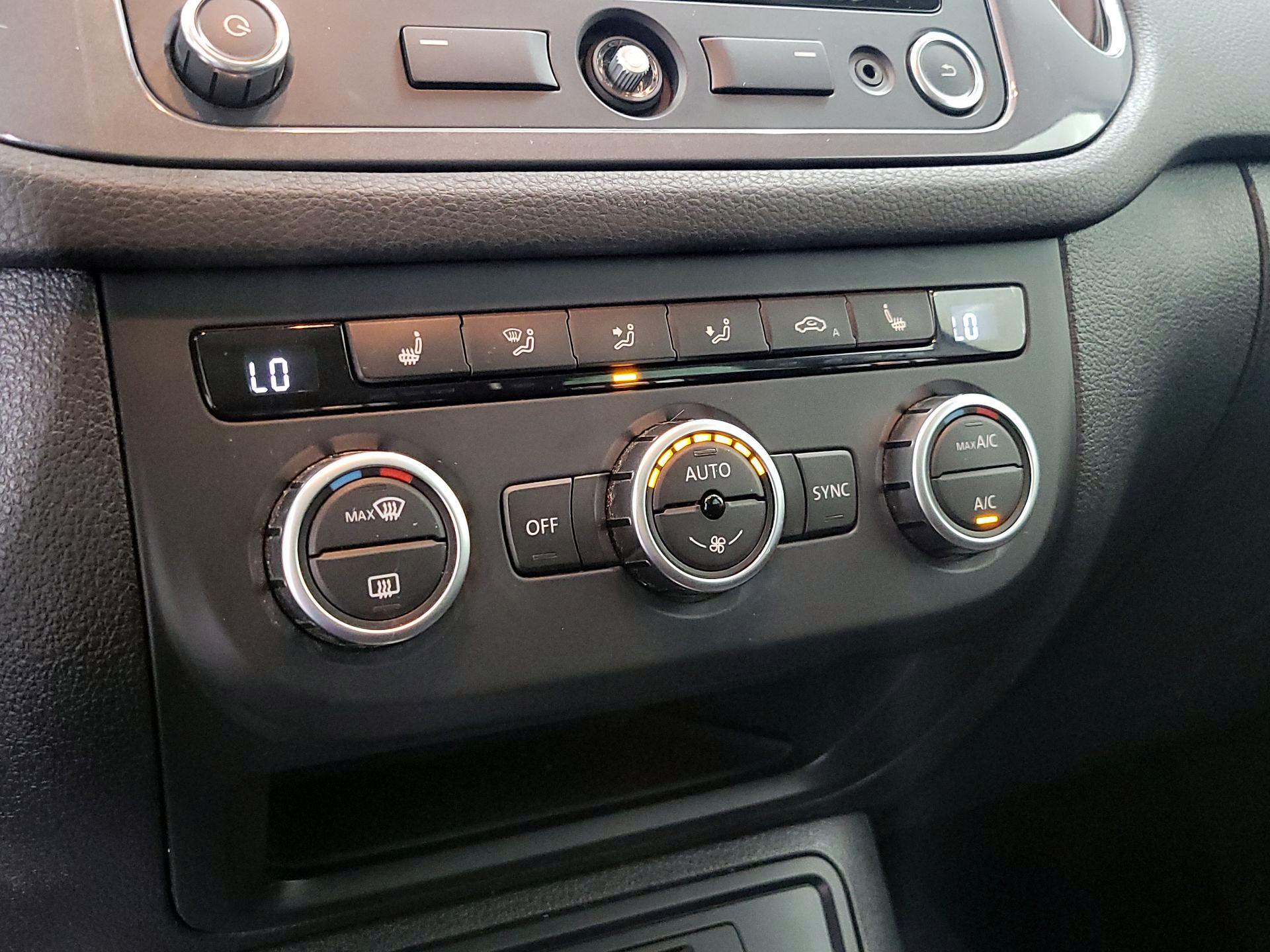 Thumbnail: 2014 Volkswagen Tiguan - 16