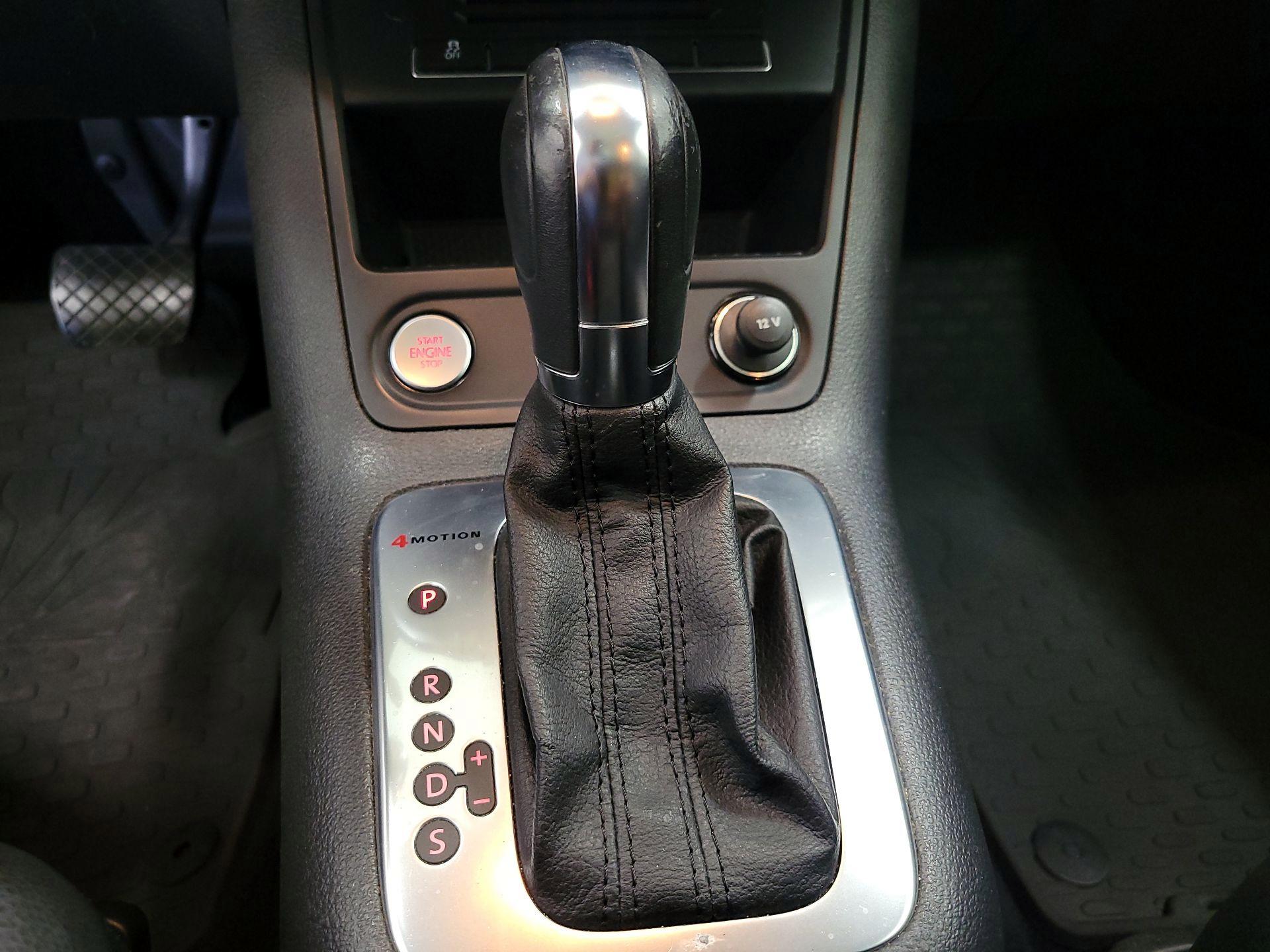 Thumbnail: 2014 Volkswagen Tiguan - 17