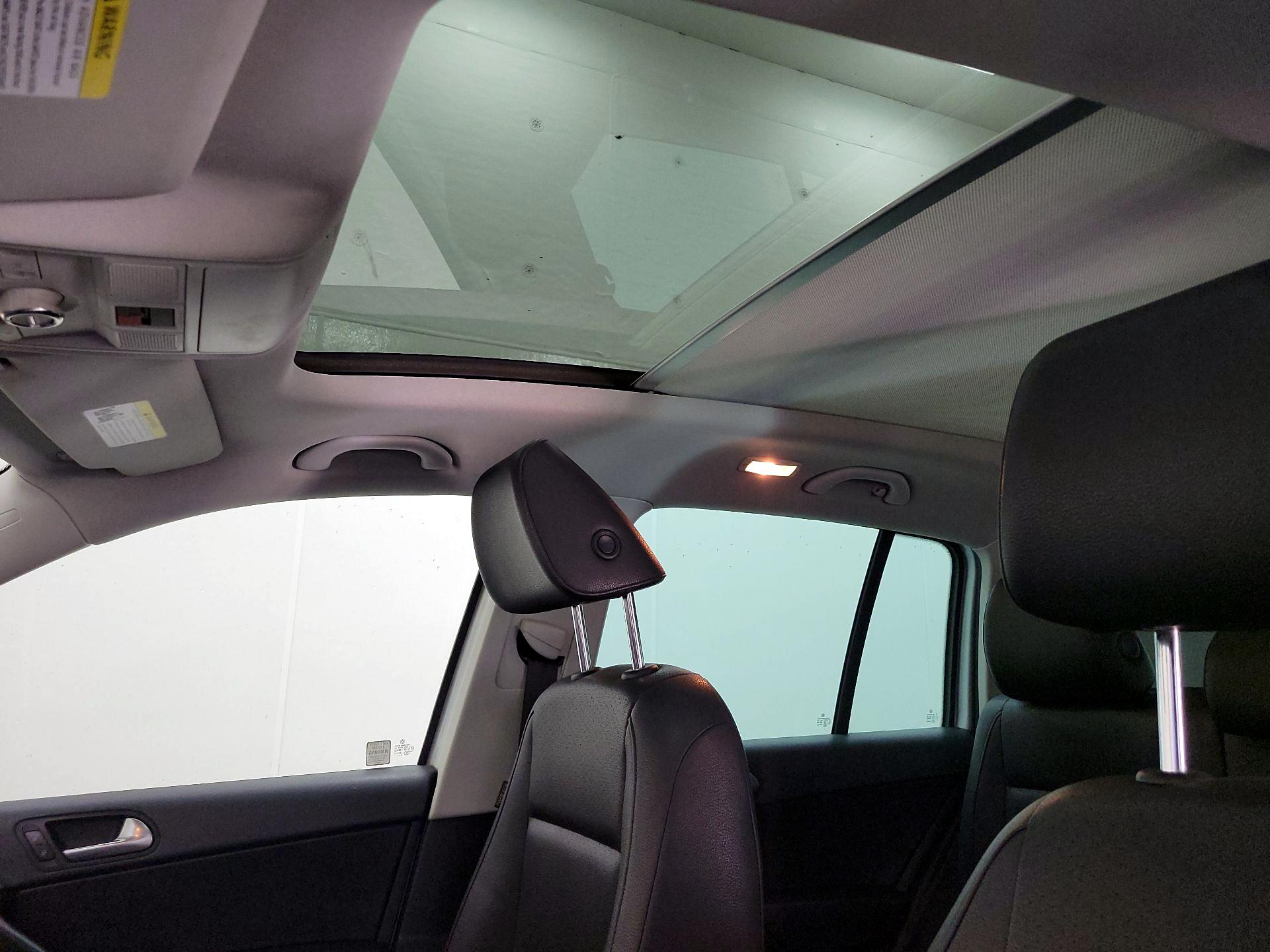 Thumbnail: 2014 Volkswagen Tiguan - 18