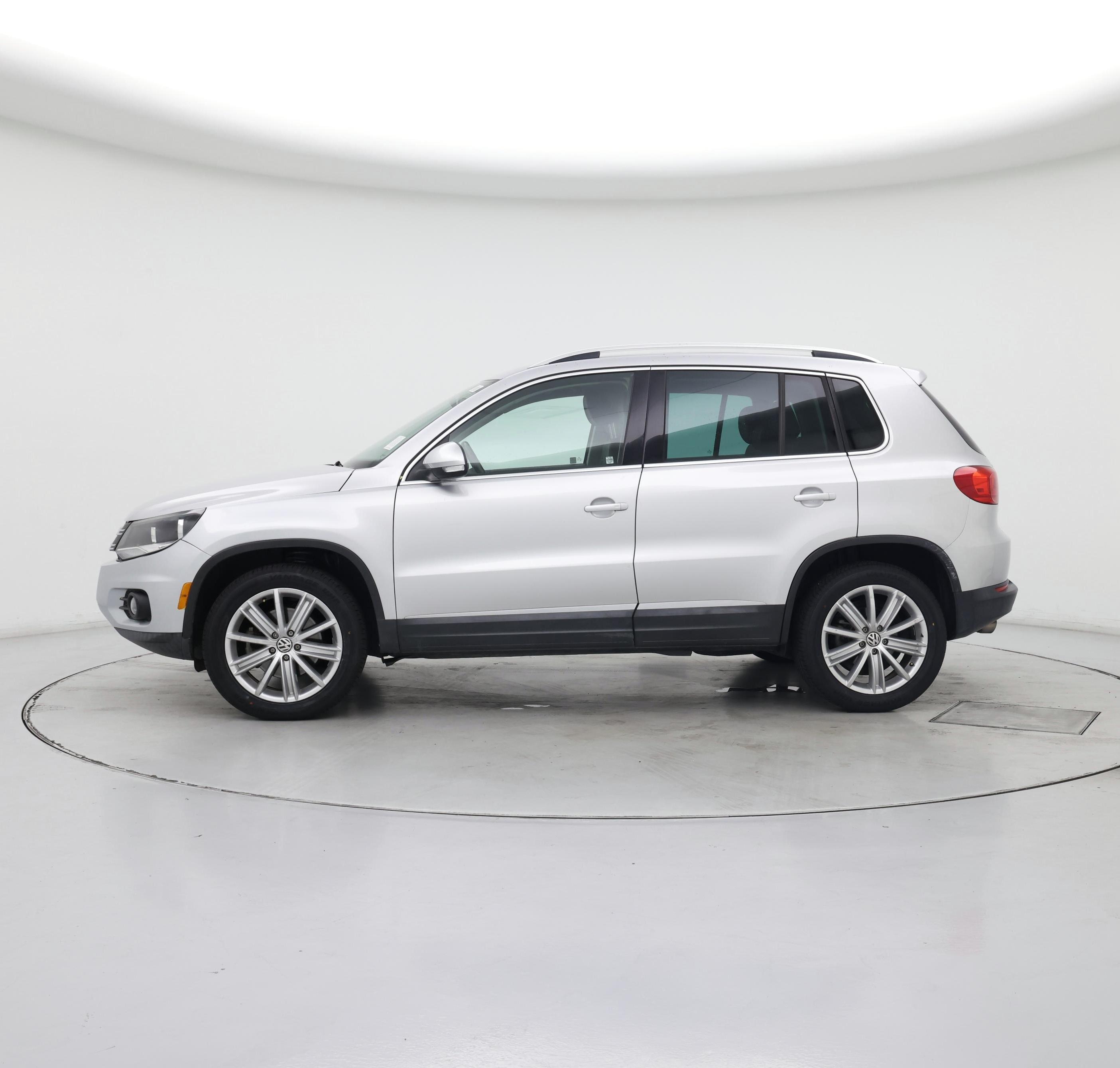 Thumbnail: 2014 Volkswagen Tiguan - 3