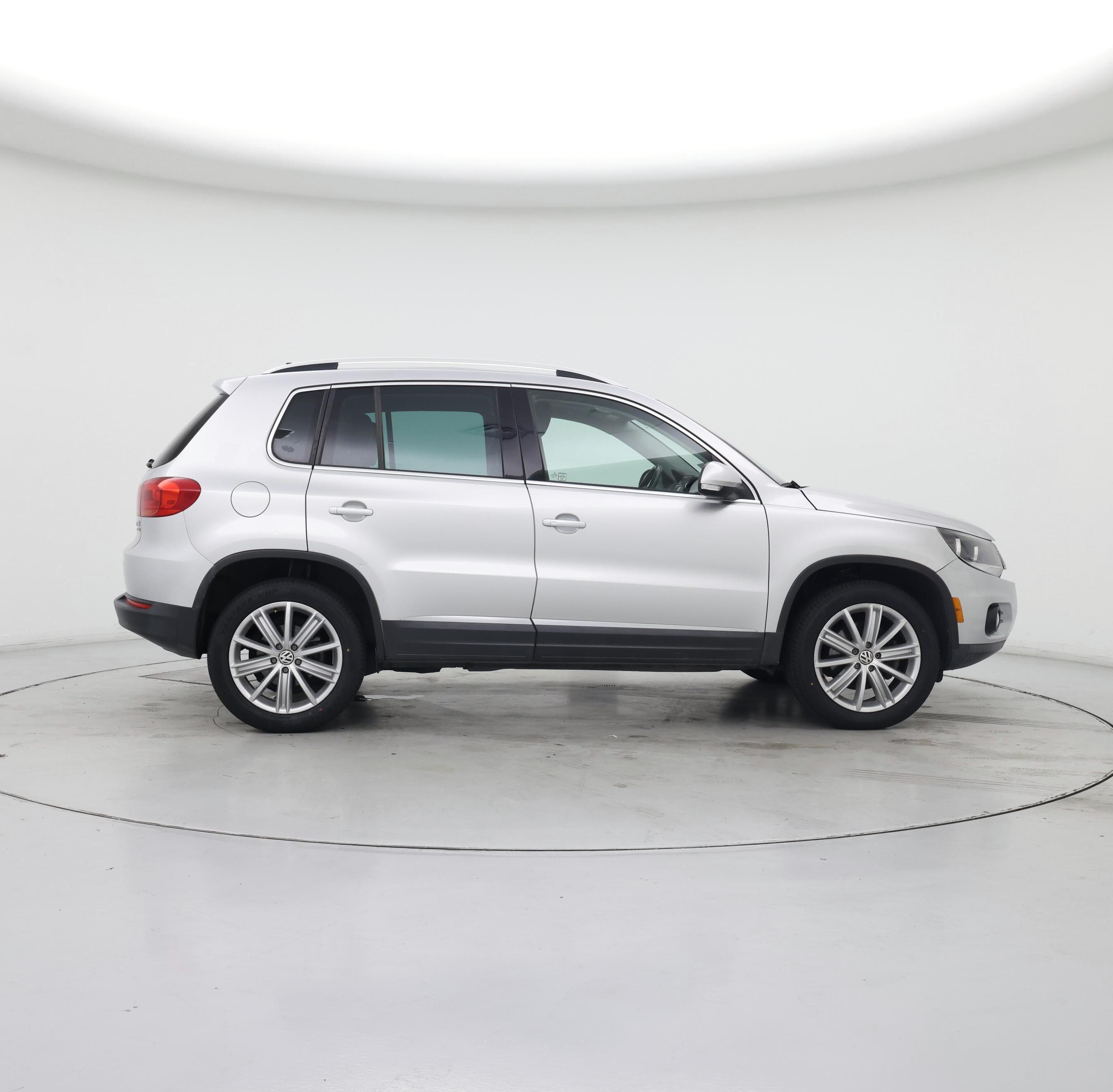 Thumbnail: 2014 Volkswagen Tiguan - 7