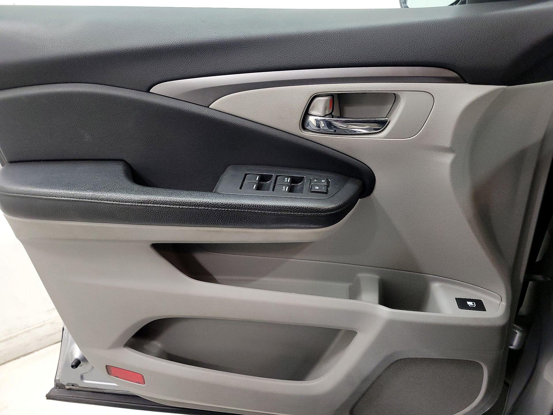 Thumbnail: 2016 Honda Pilot - 12
