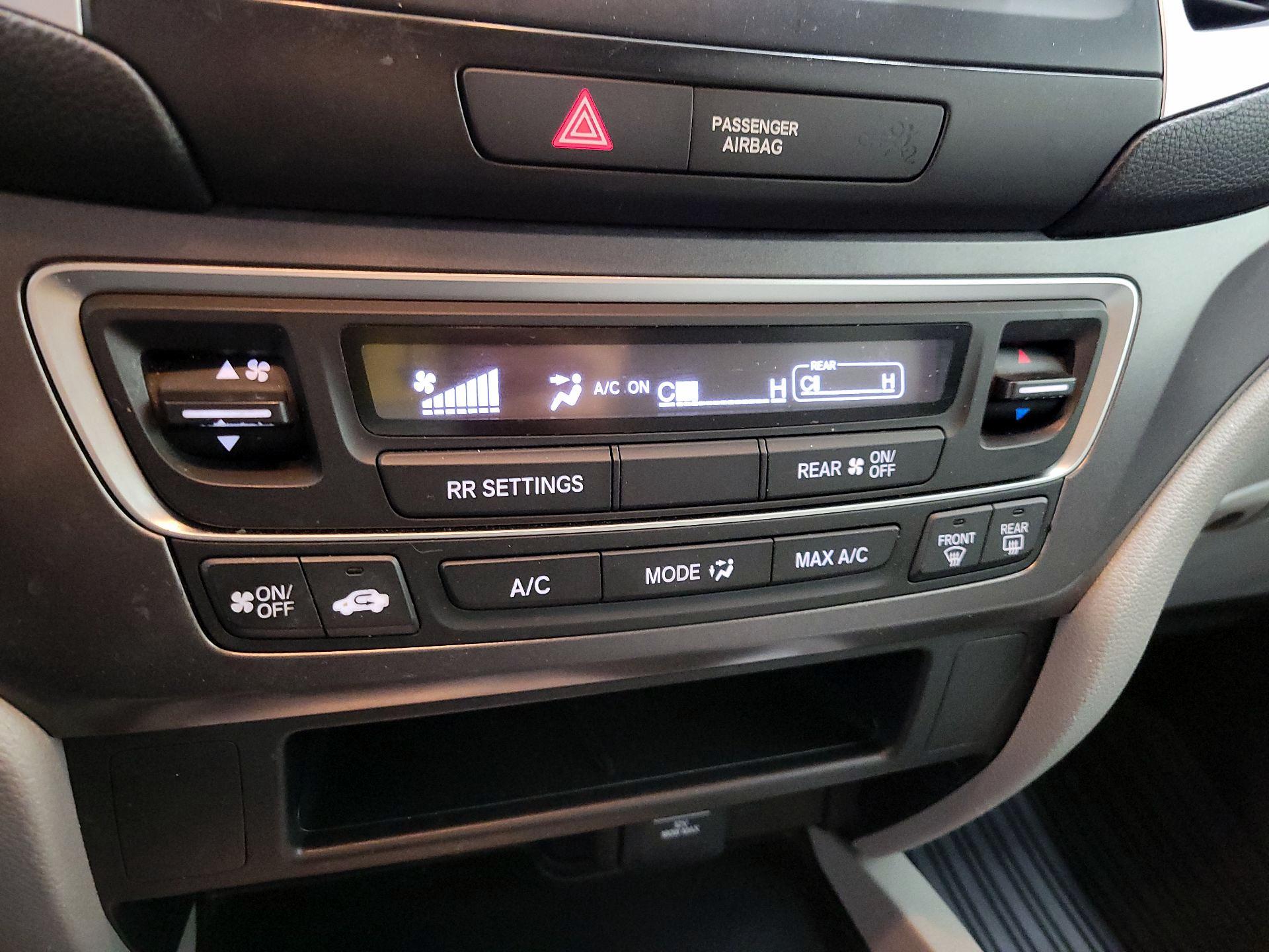 Thumbnail: 2016 Honda Pilot - 16