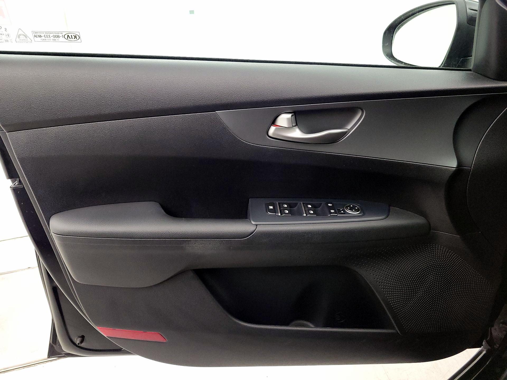 Thumbnail: 2020 Kia Forte - 12
