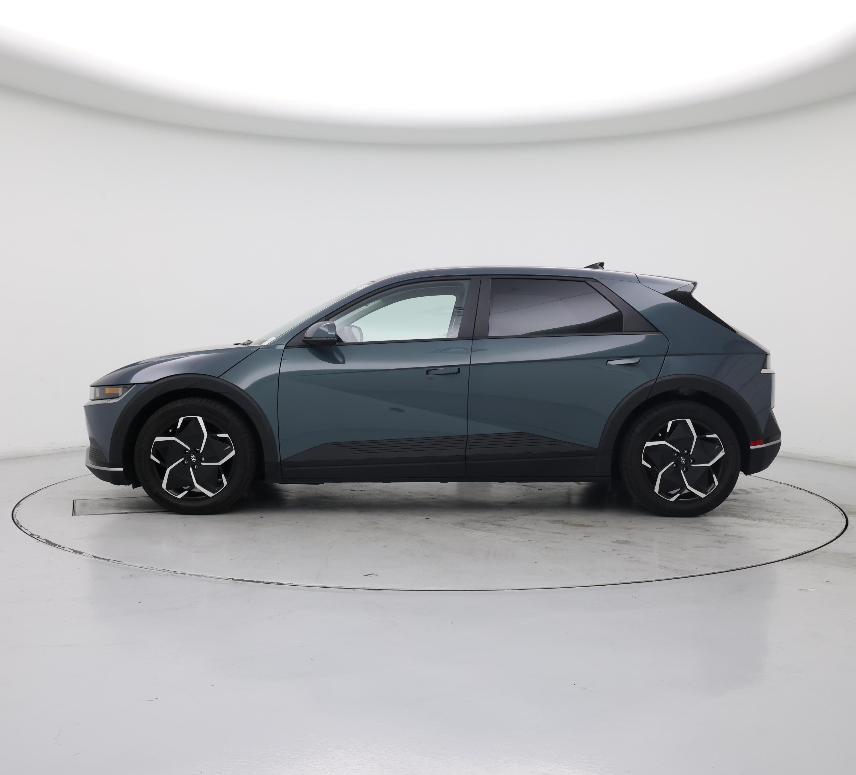 Thumbnail: 2022 Hyundai Ioniq 5 - 3
