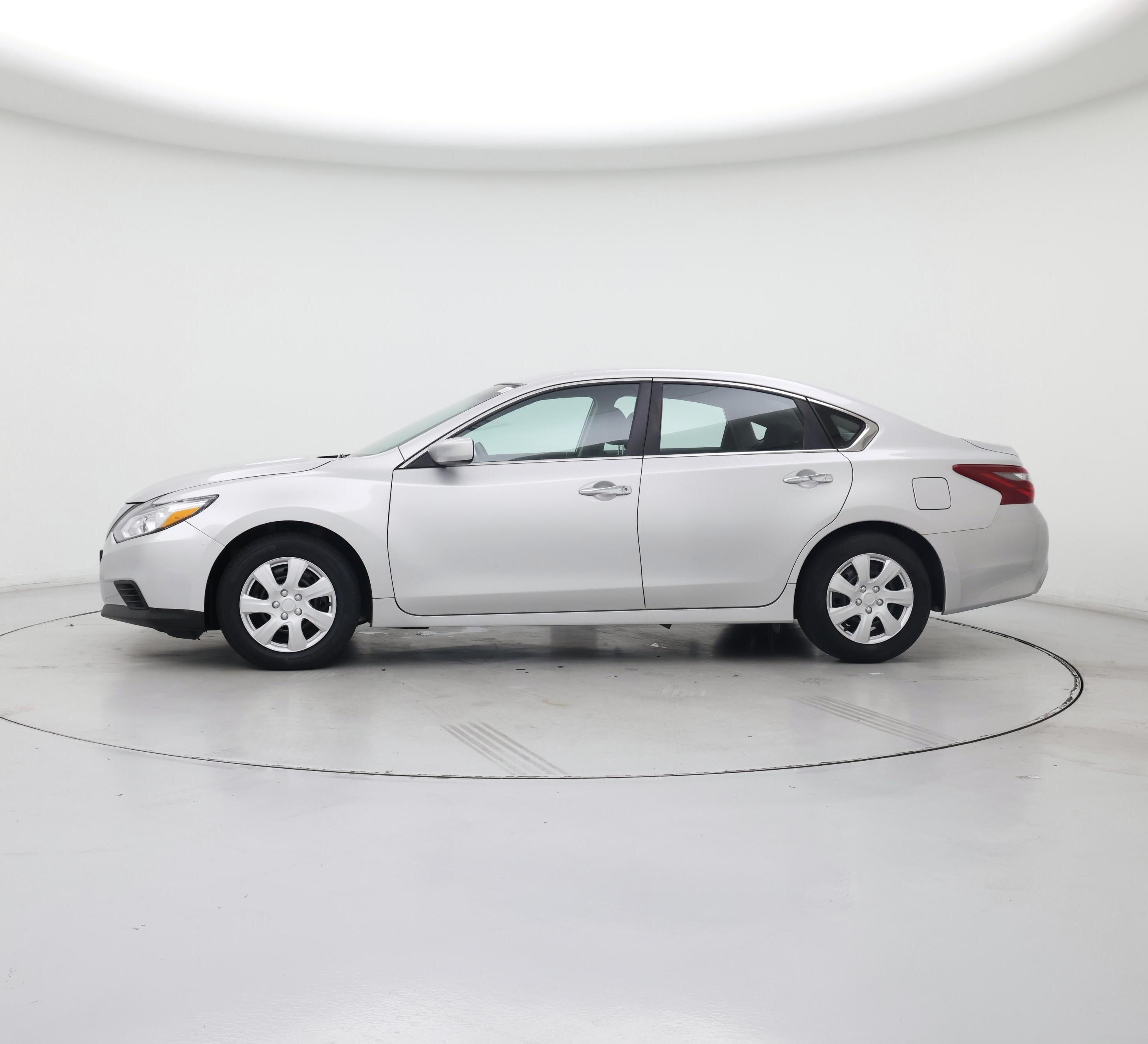 Thumbnail: 2018 Nissan Altima - 3