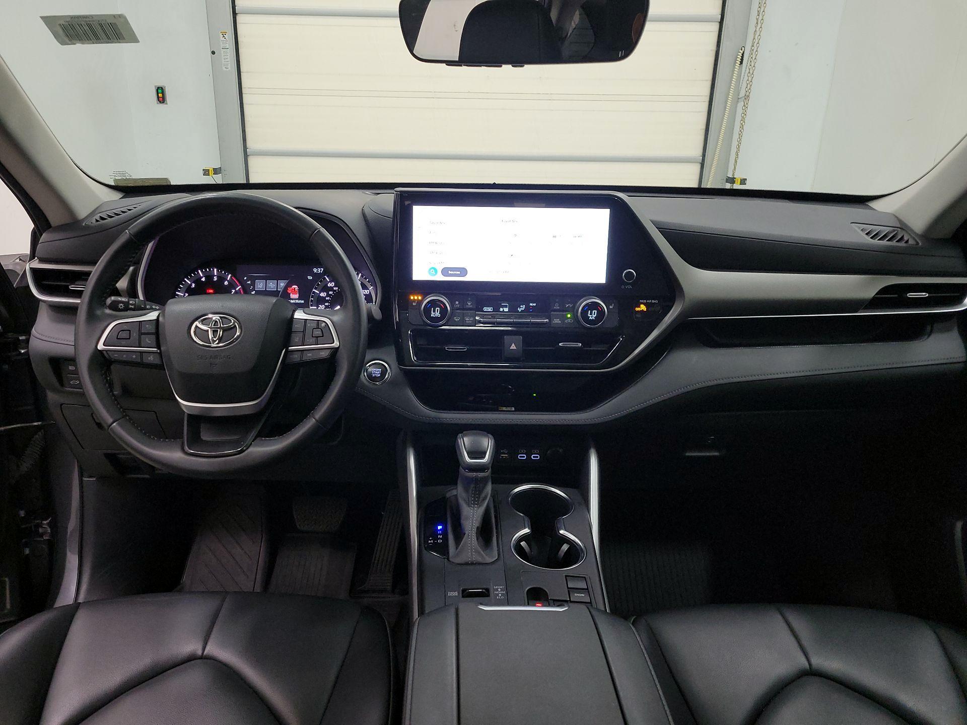 Thumbnail: 2023 Toyota Highlander - 9