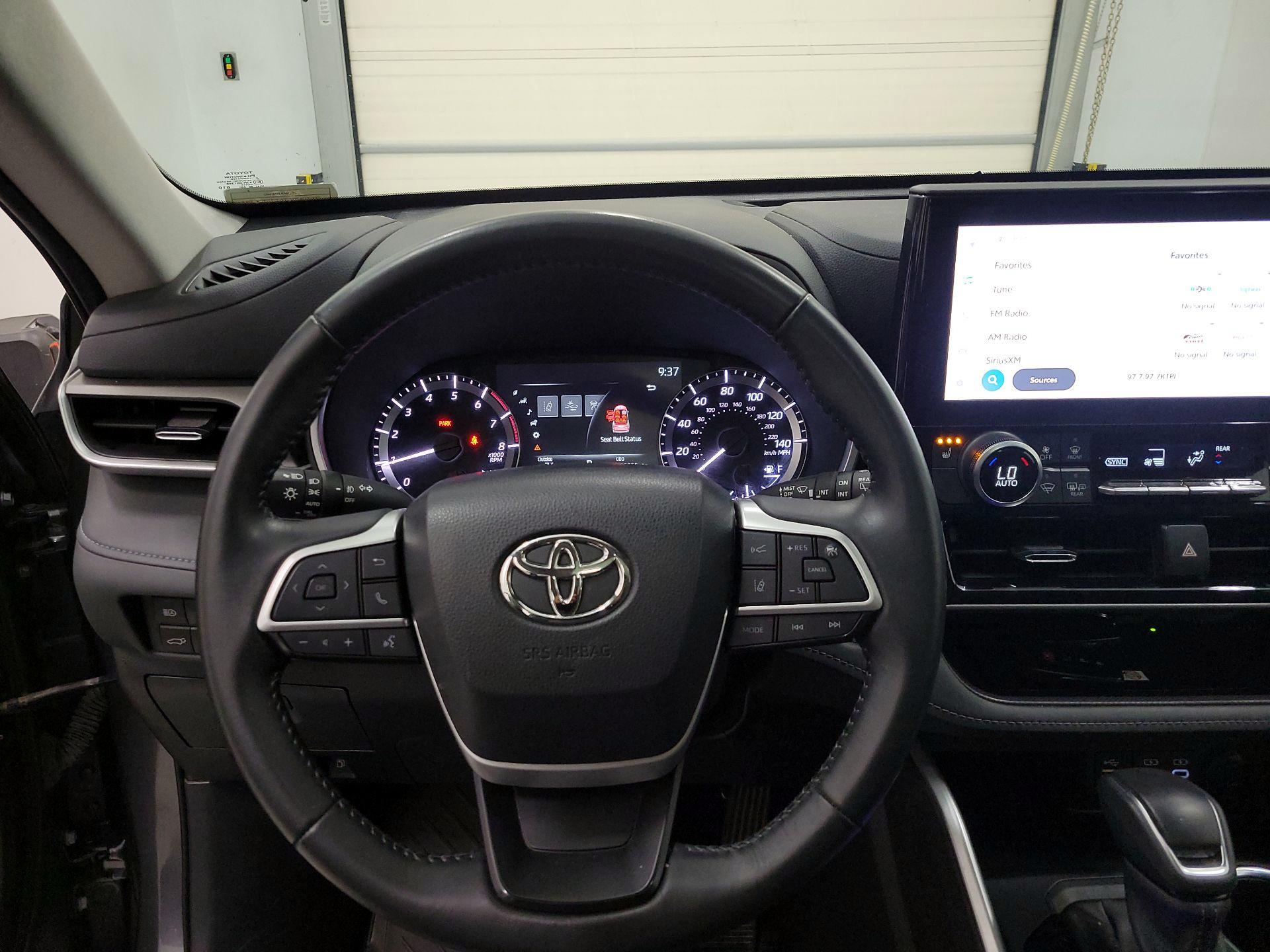 Thumbnail: 2023 Toyota Highlander - 10