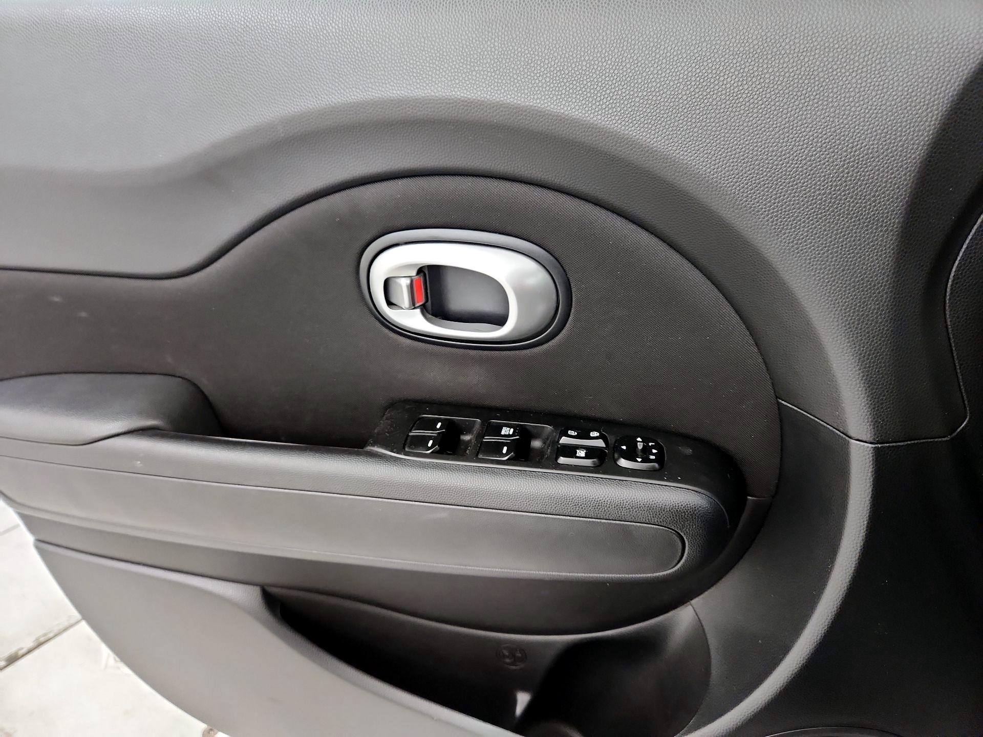 Thumbnail: 2016 Kia Soul - 12