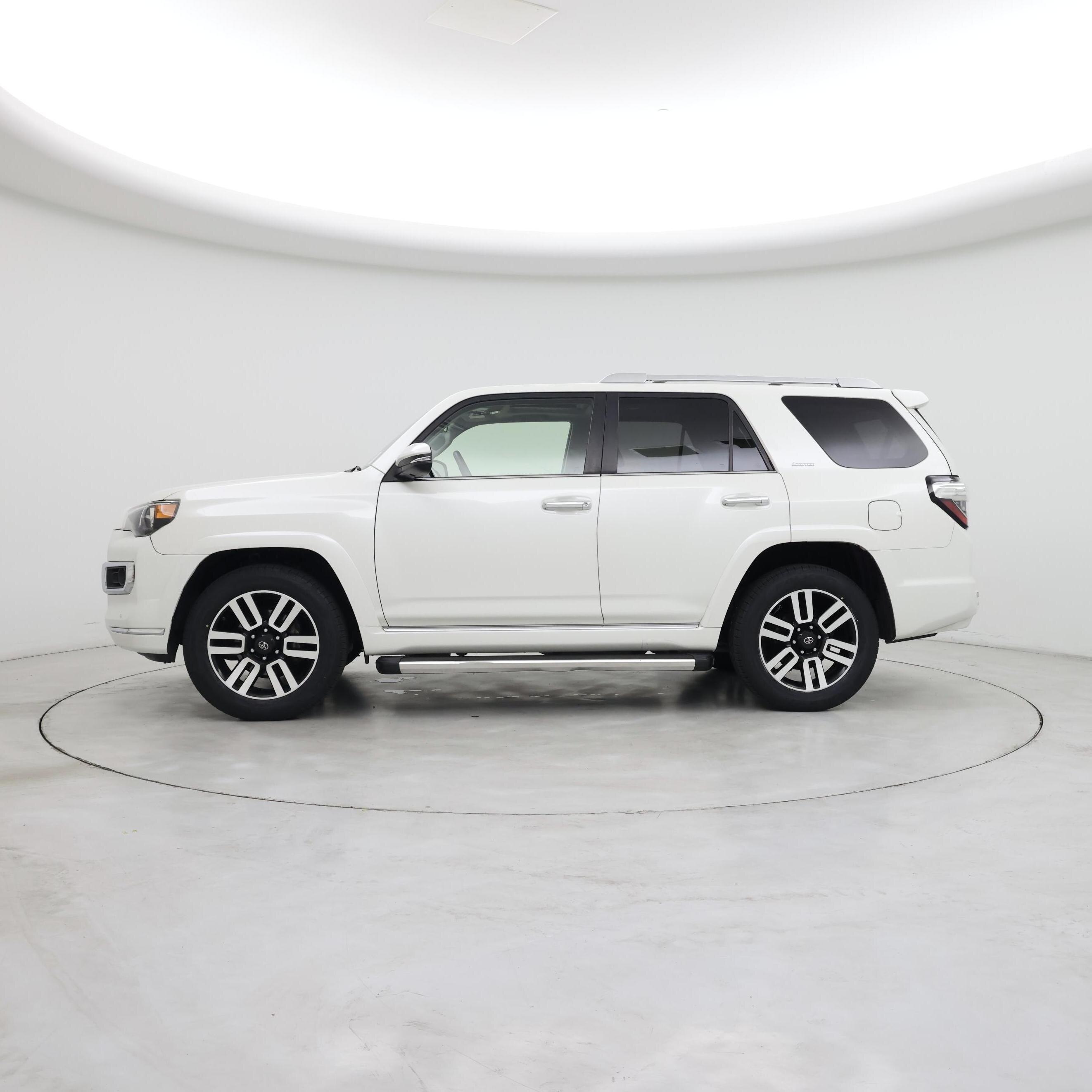 Thumbnail: 2017 Toyota 4Runner - 3