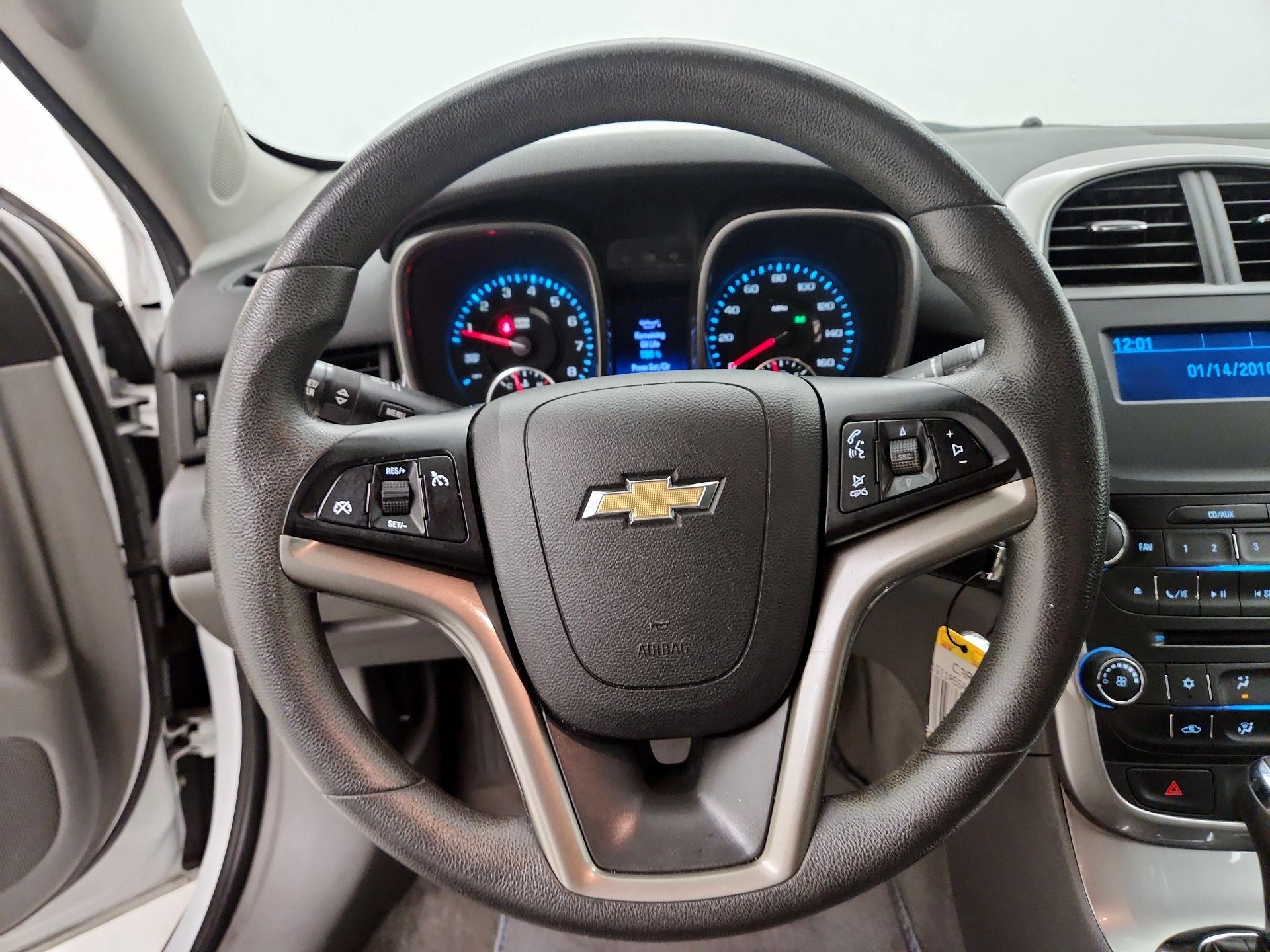 Thumbnail: 2016 Chevrolet Malibu - 10