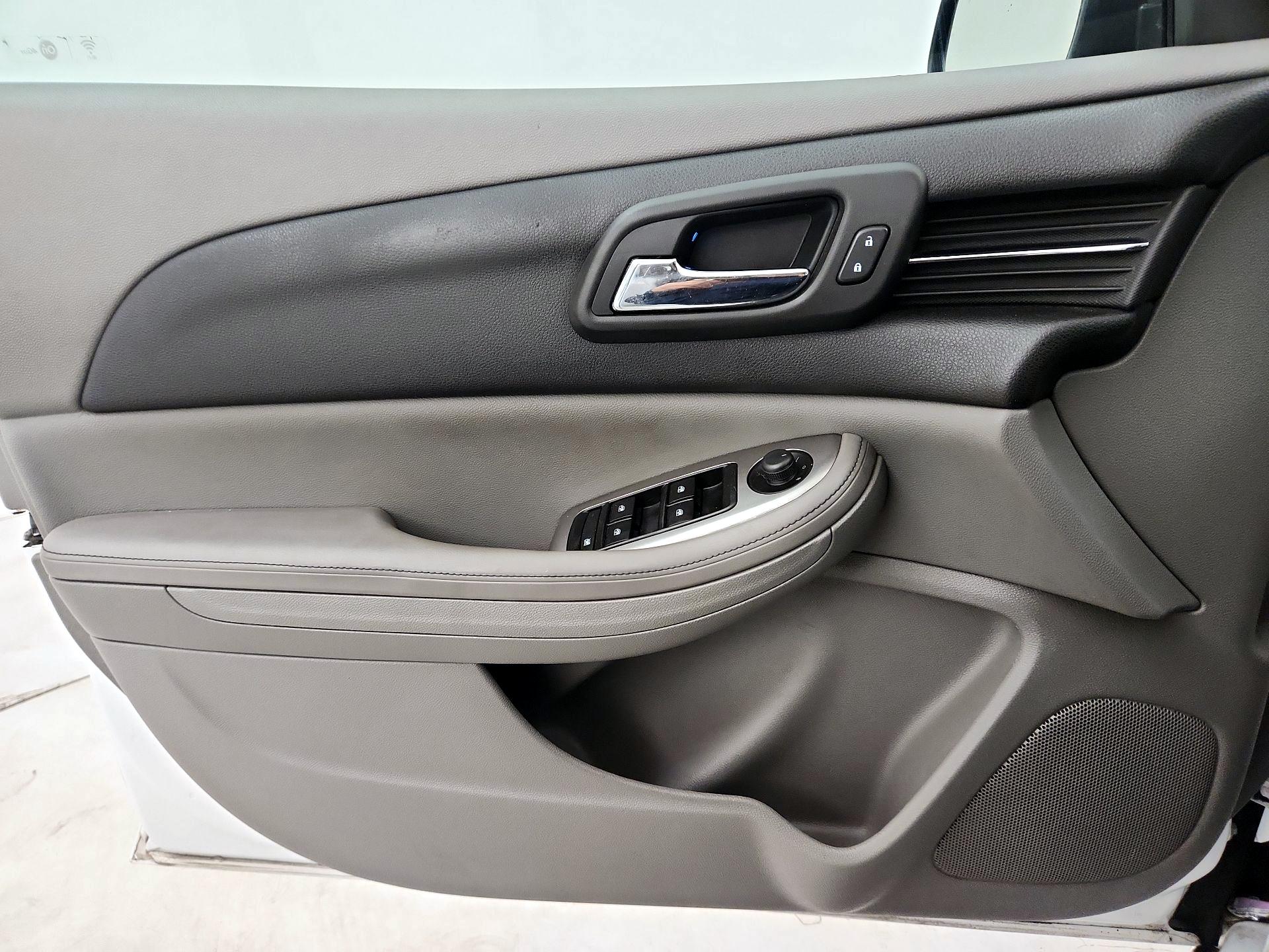 Thumbnail: 2016 Chevrolet Malibu - 12