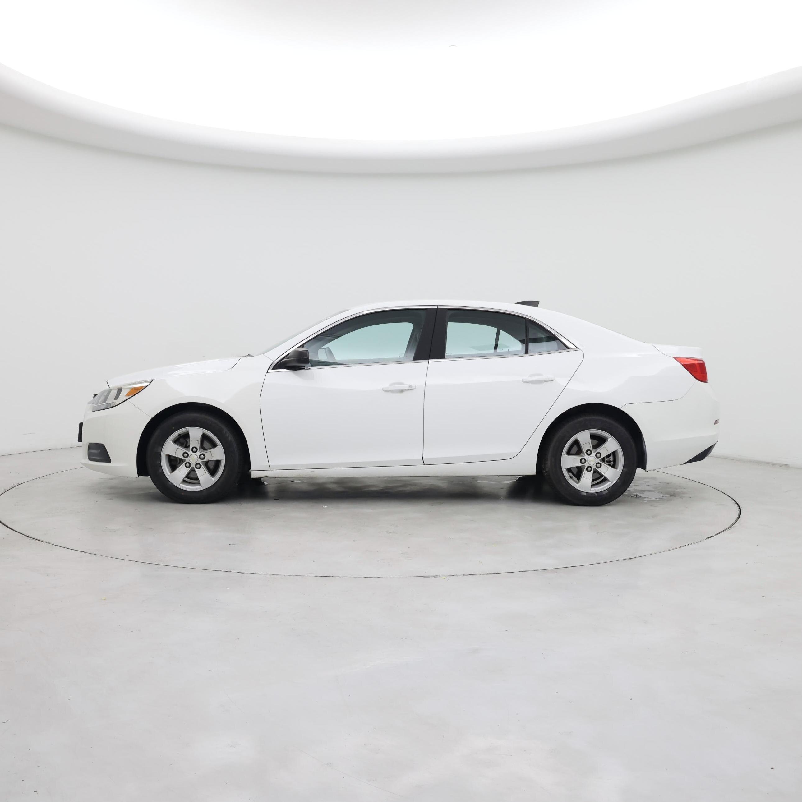 Thumbnail: 2016 Chevrolet Malibu - 3