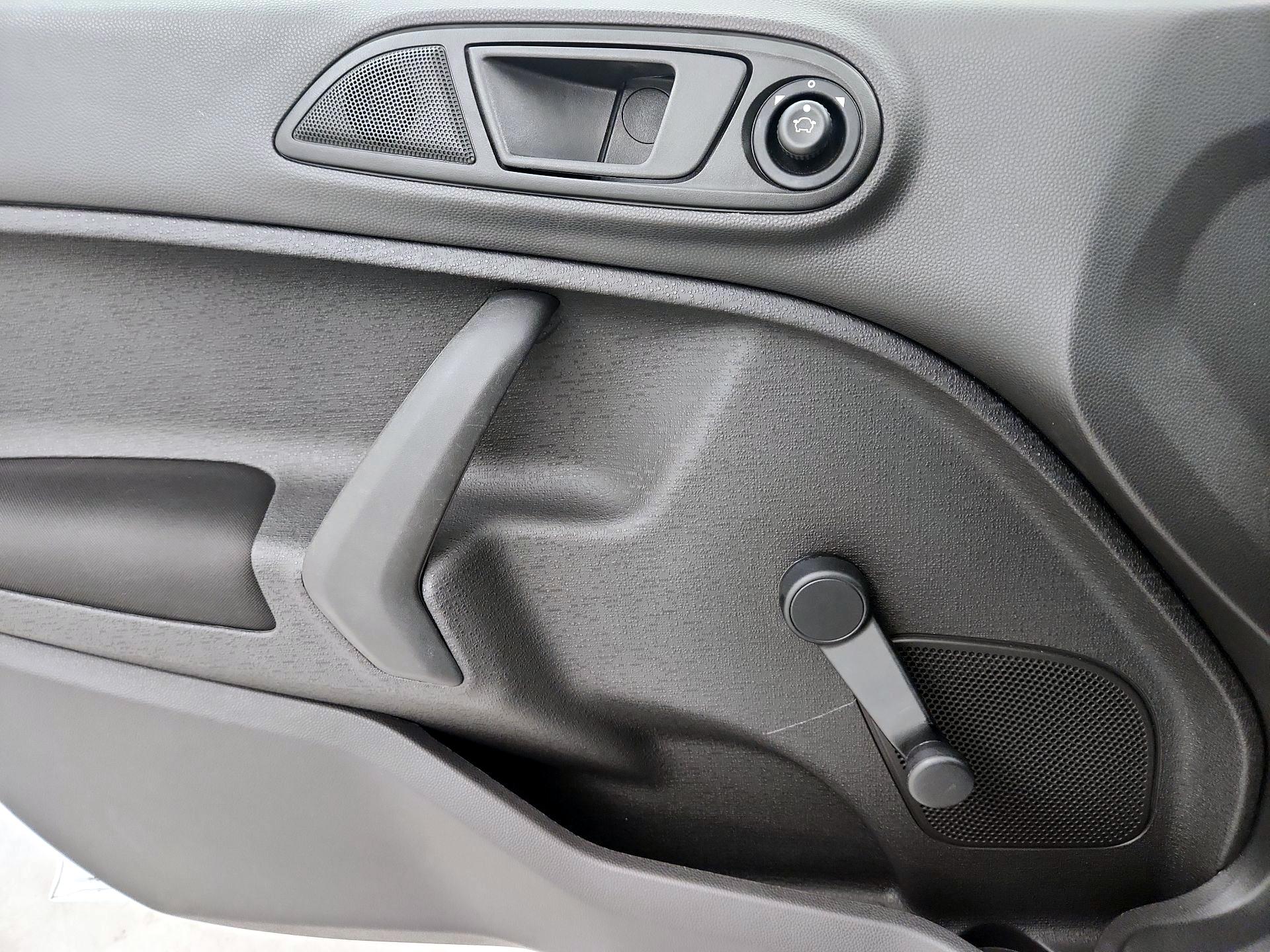 Thumbnail: 2015 Ford Fiesta - 12