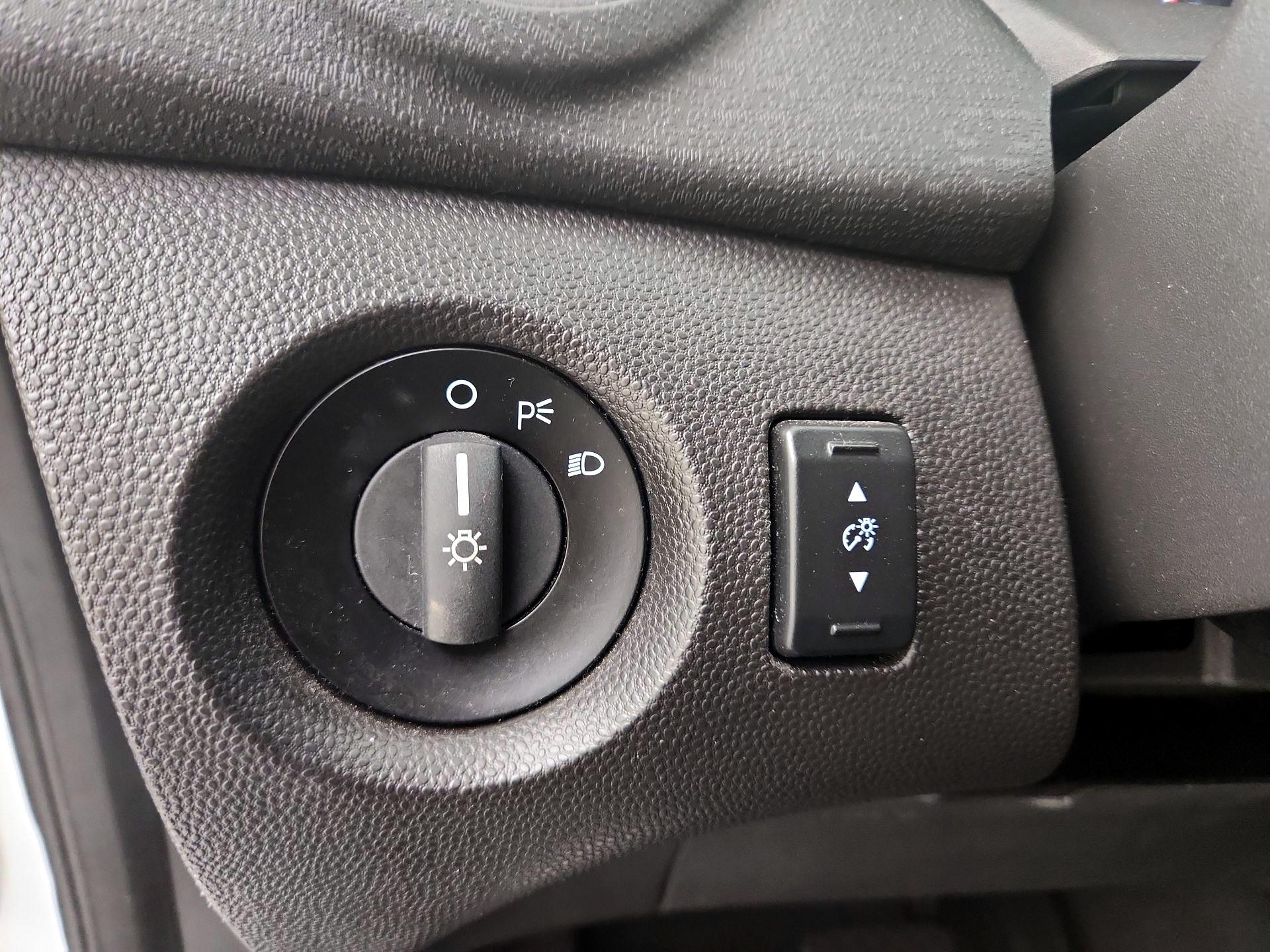 Thumbnail: 2015 Ford Fiesta - 13