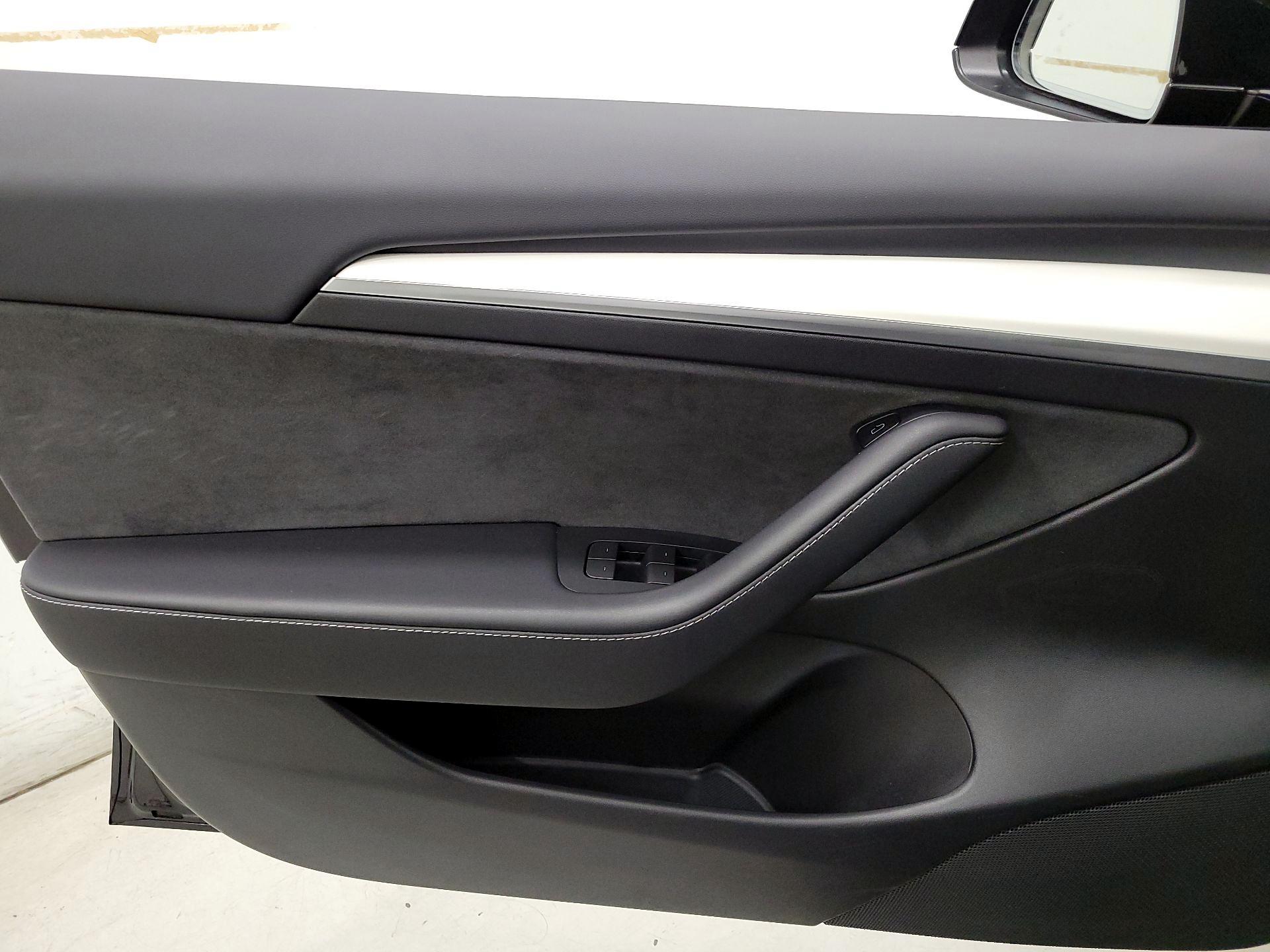 Thumbnail: 2022 Tesla Model 3 - 12