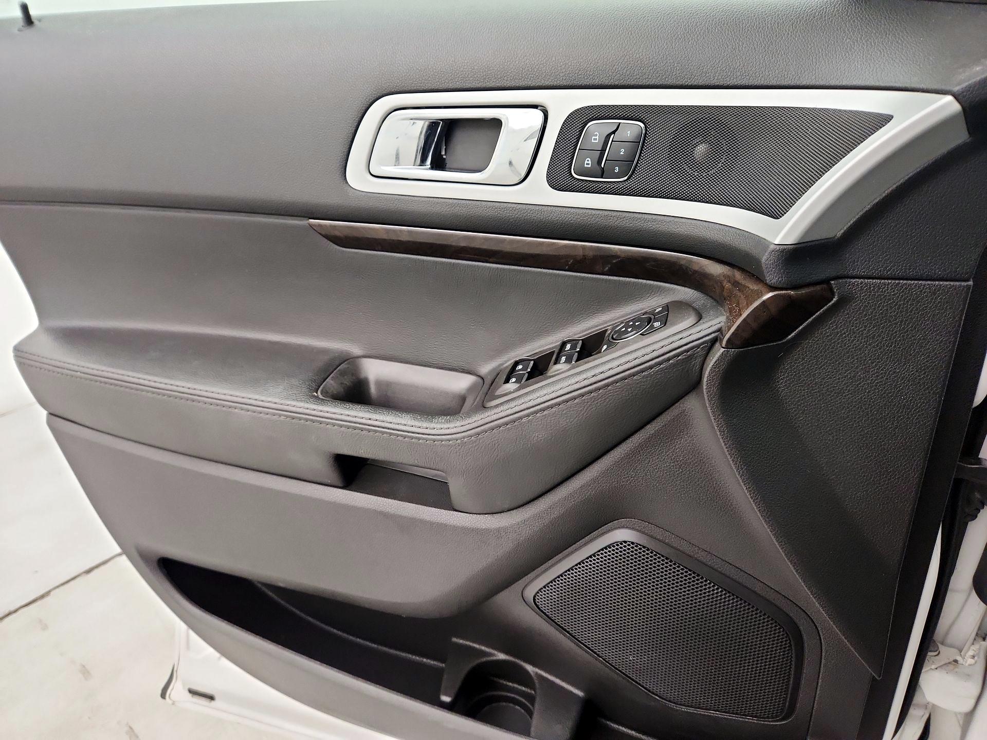 Thumbnail: 2015 Ford Explorer - 12