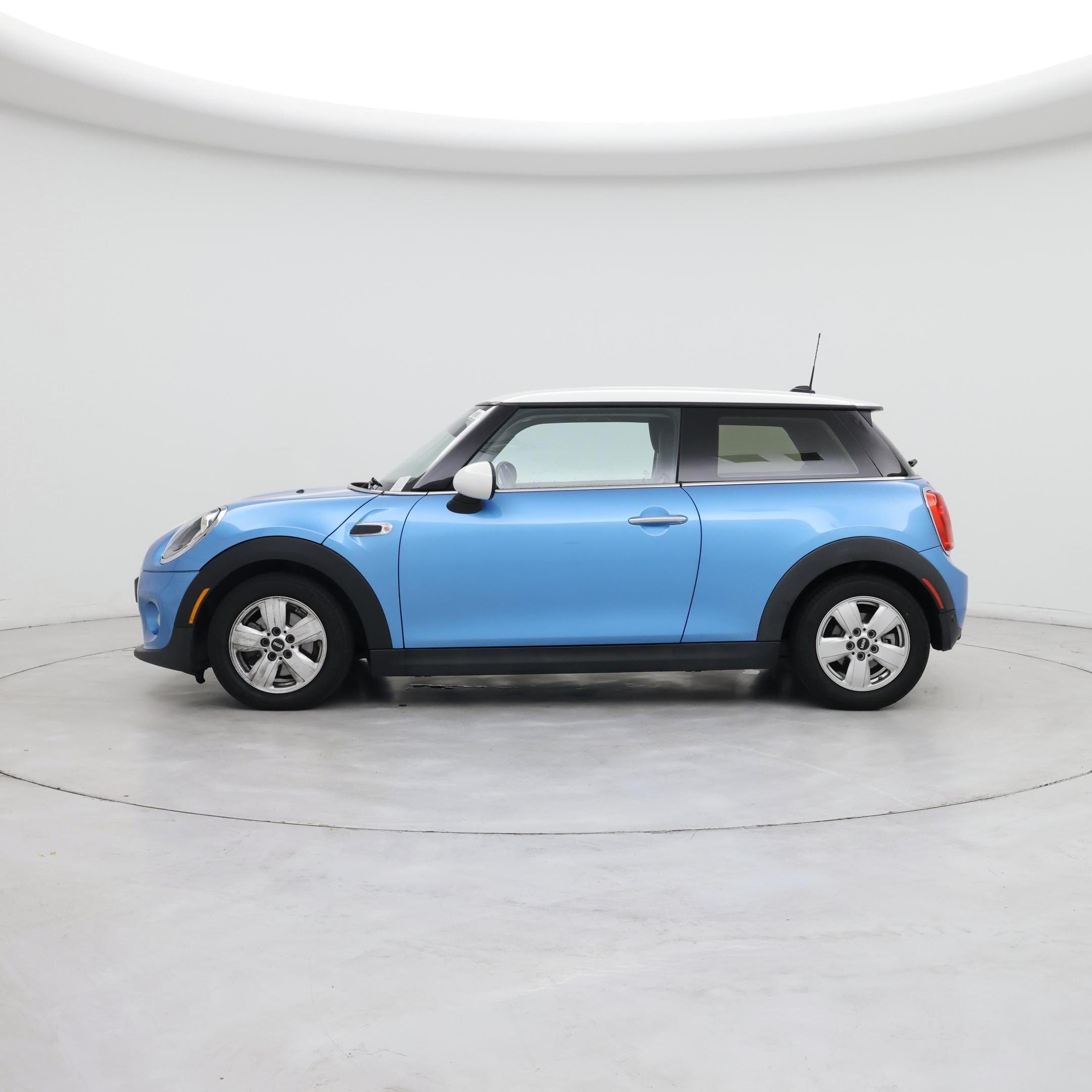 Thumbnail: 2017 MINI Cooper Hardtop - 3