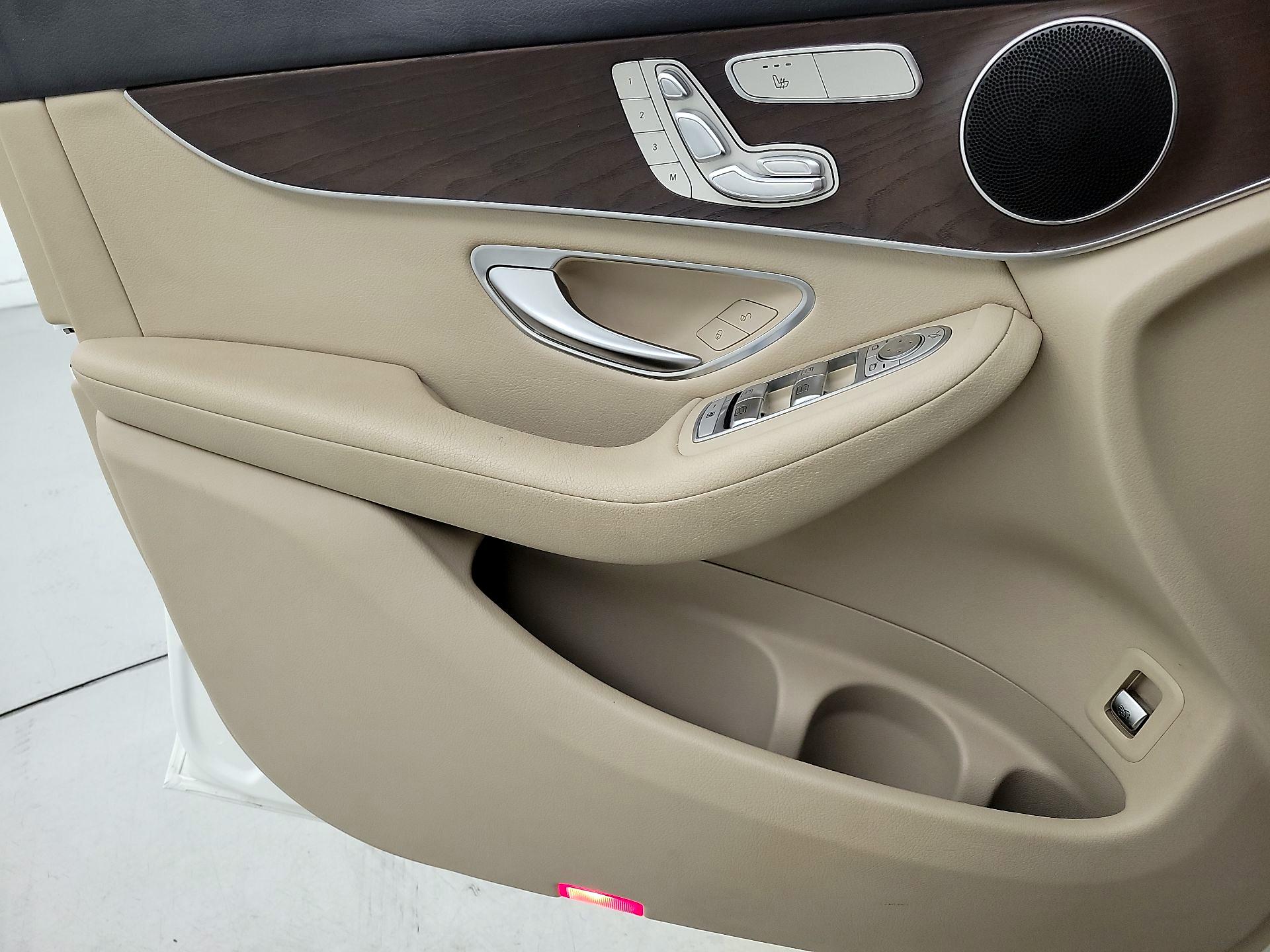Thumbnail: 2019 Mercedes-Benz GLC - 12