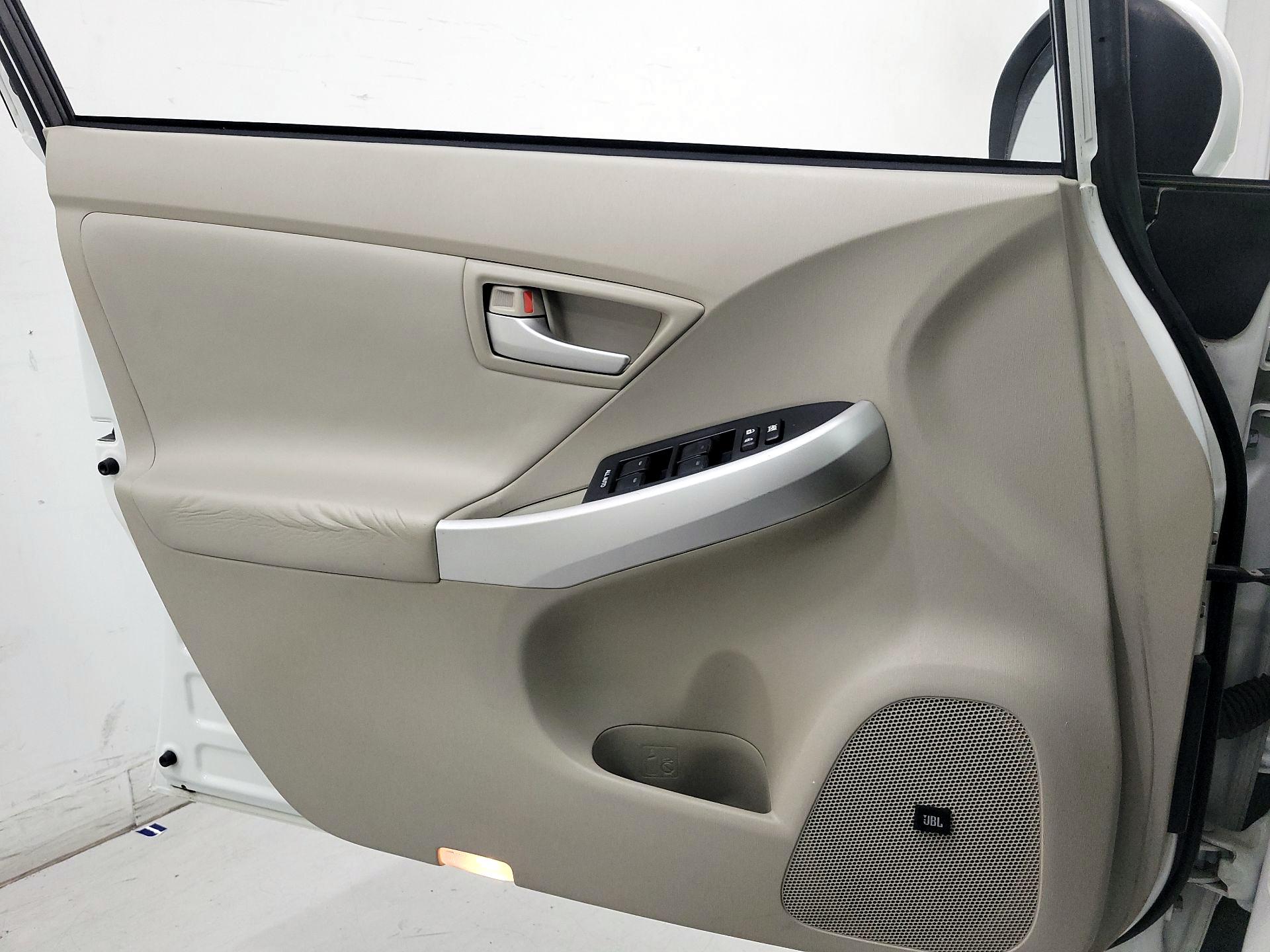 Thumbnail: 2015 Toyota Prius - 12