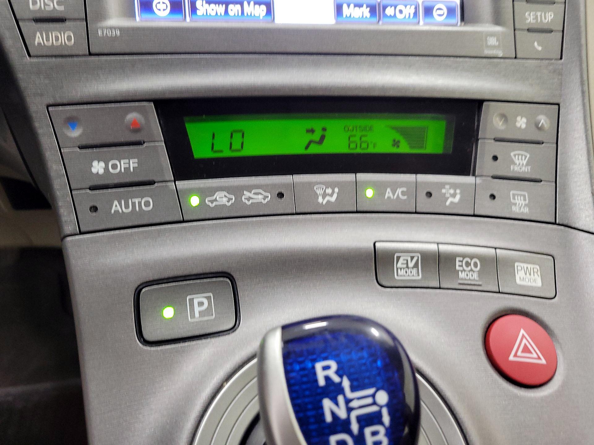 Thumbnail: 2015 Toyota Prius - 17