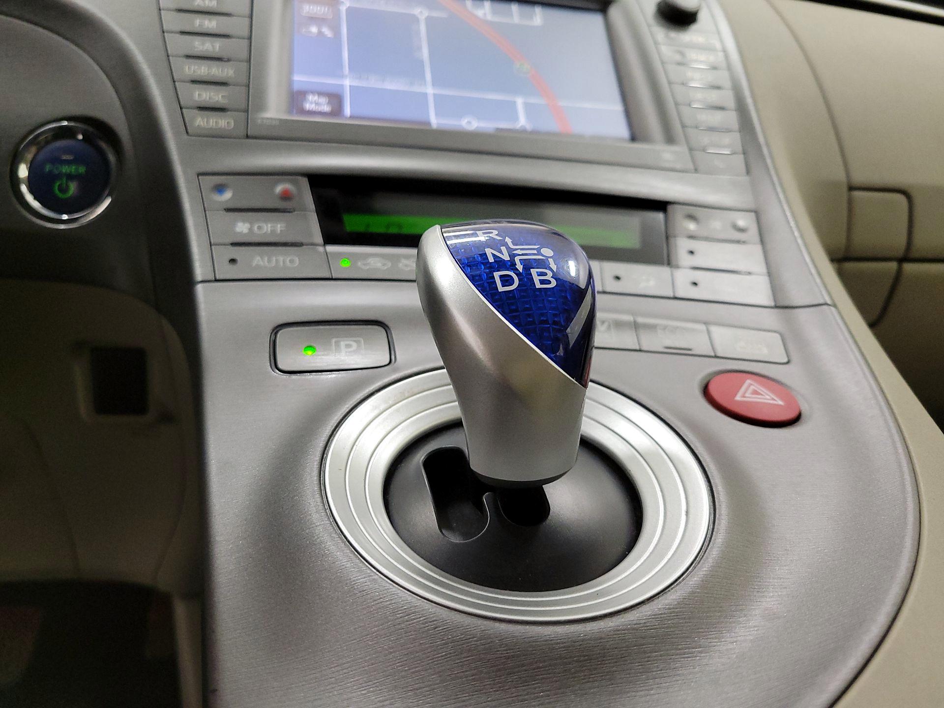 Thumbnail: 2015 Toyota Prius - 18