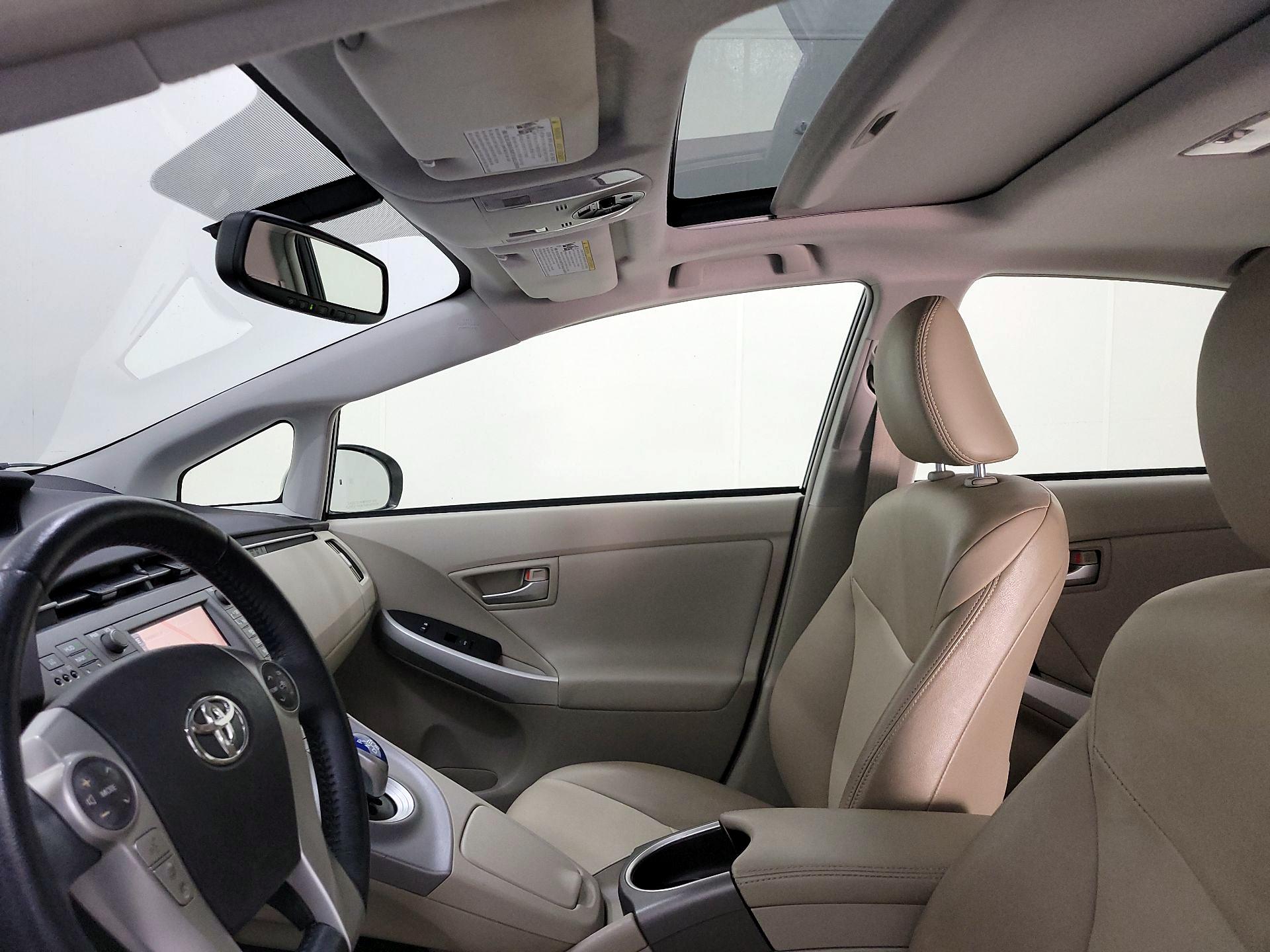 Thumbnail: 2015 Toyota Prius - 19