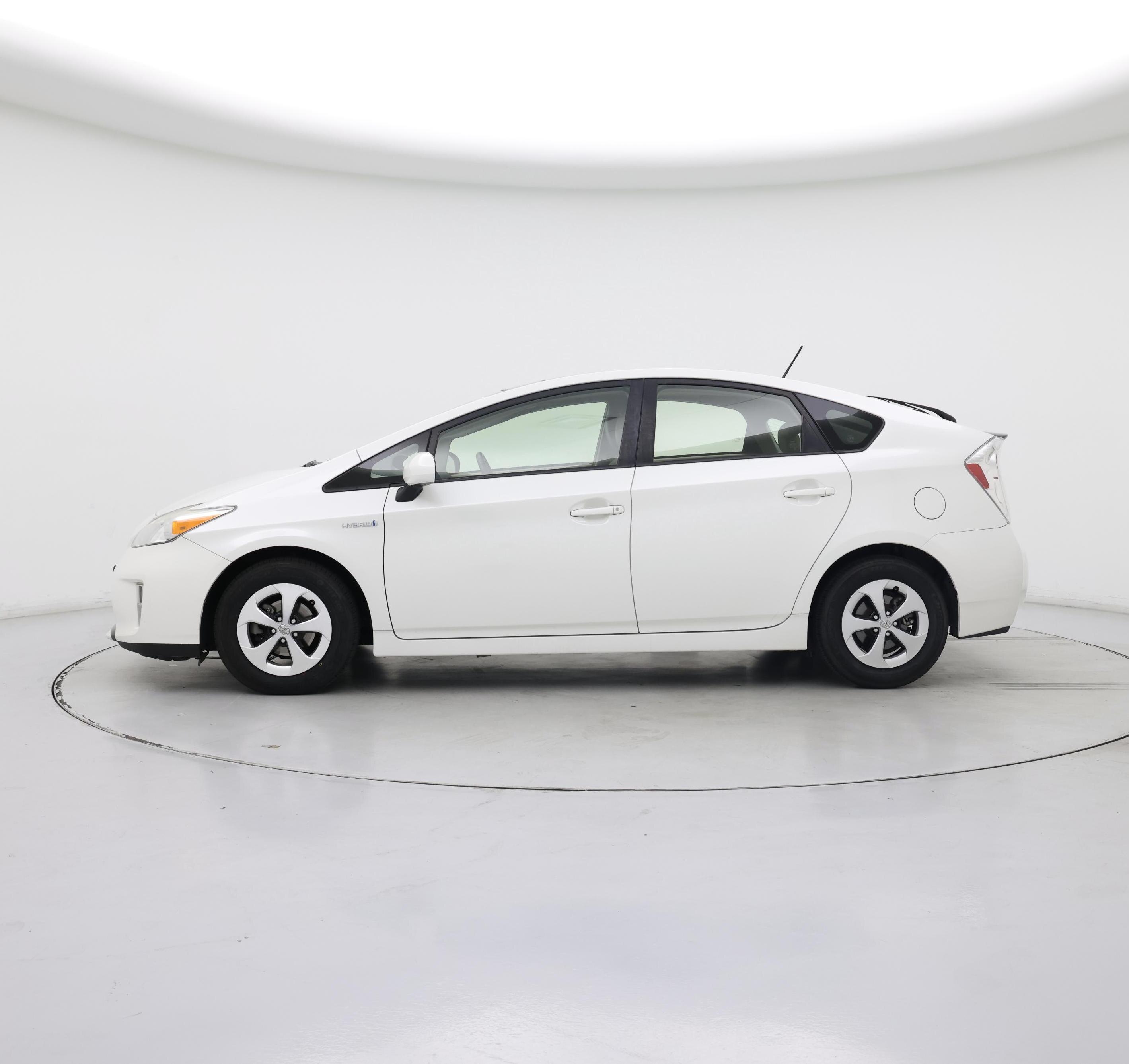 Thumbnail: 2015 Toyota Prius - 3