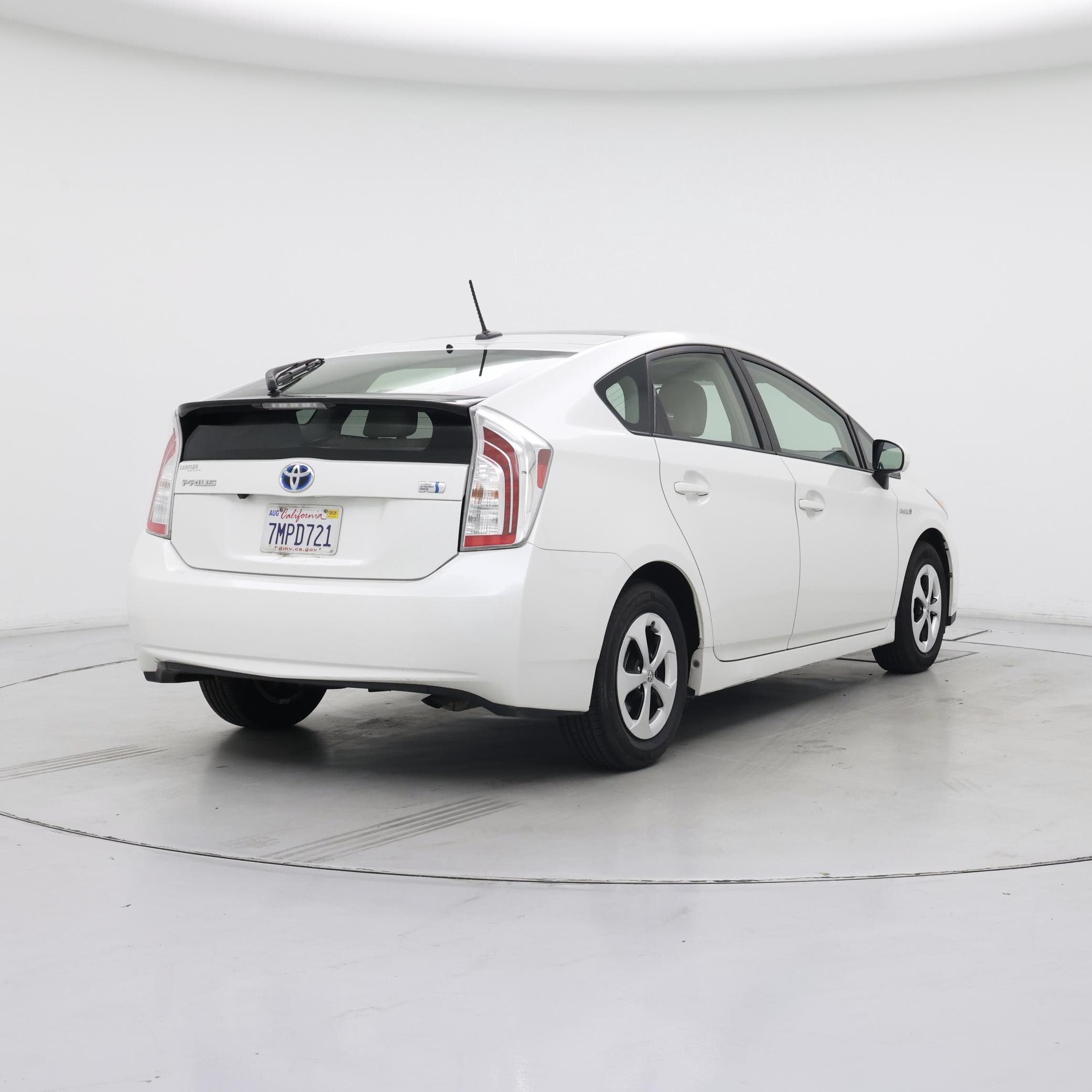 Thumbnail: 2015 Toyota Prius - 8