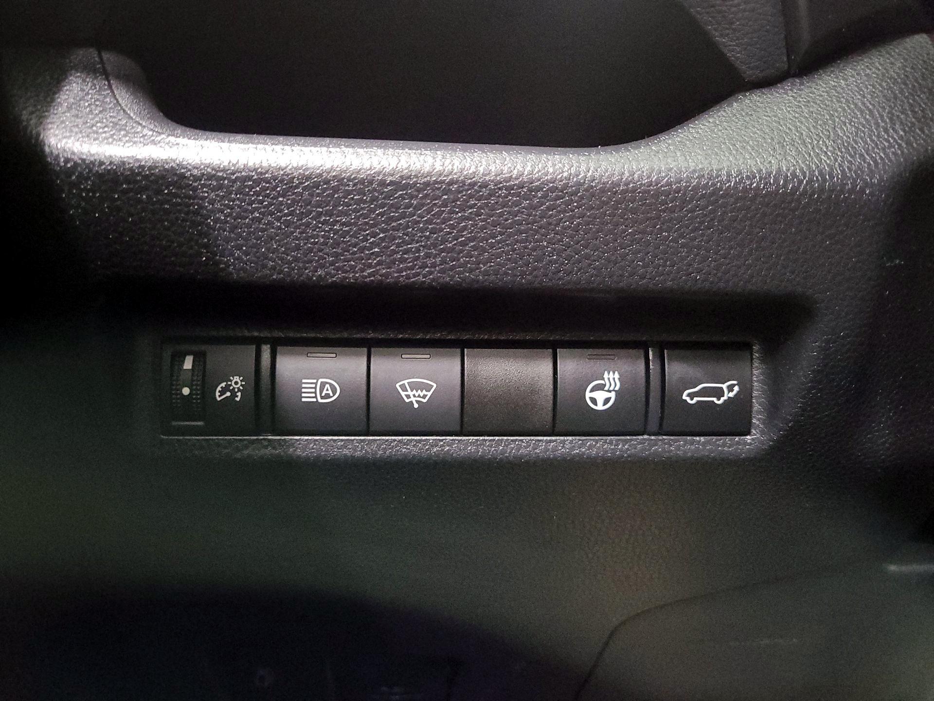 Thumbnail: 2022 Toyota RAV4 - 13