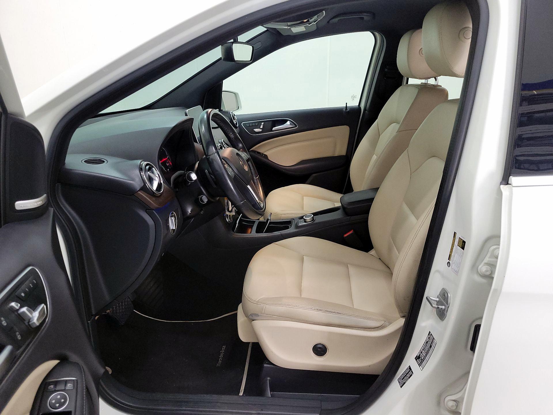 Thumbnail: 2015 Mercedes-Benz B-Class - 11