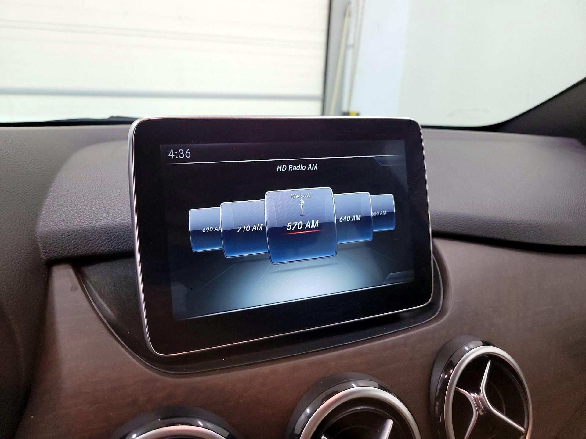 Thumbnail: 2015 Mercedes-Benz B-Class - 14