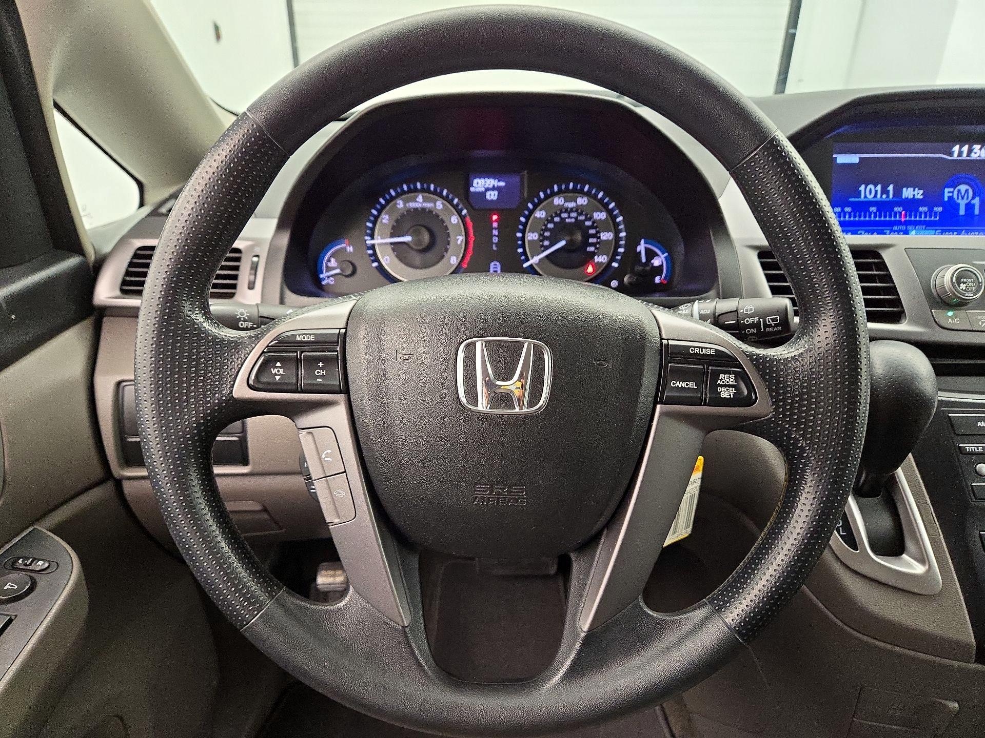 Thumbnail: 2013 Honda Odyssey - 10