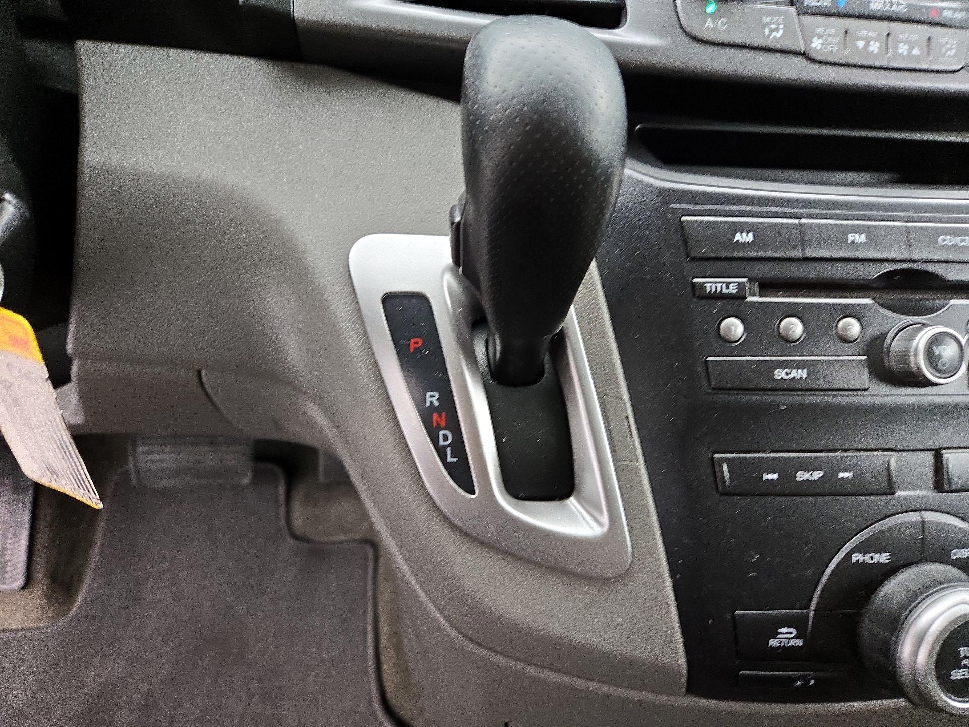Thumbnail: 2013 Honda Odyssey - 17