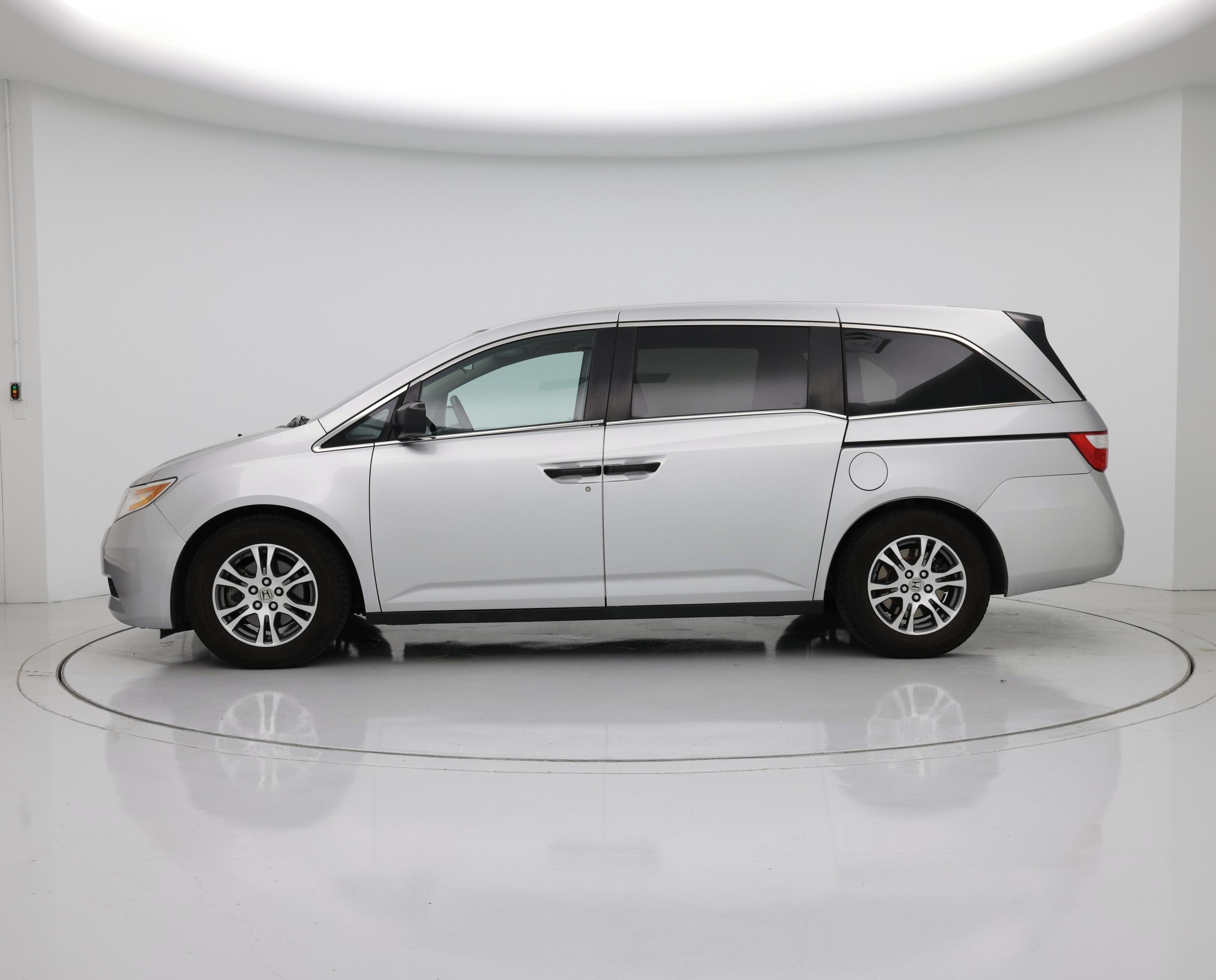 Thumbnail: 2013 Honda Odyssey - 3