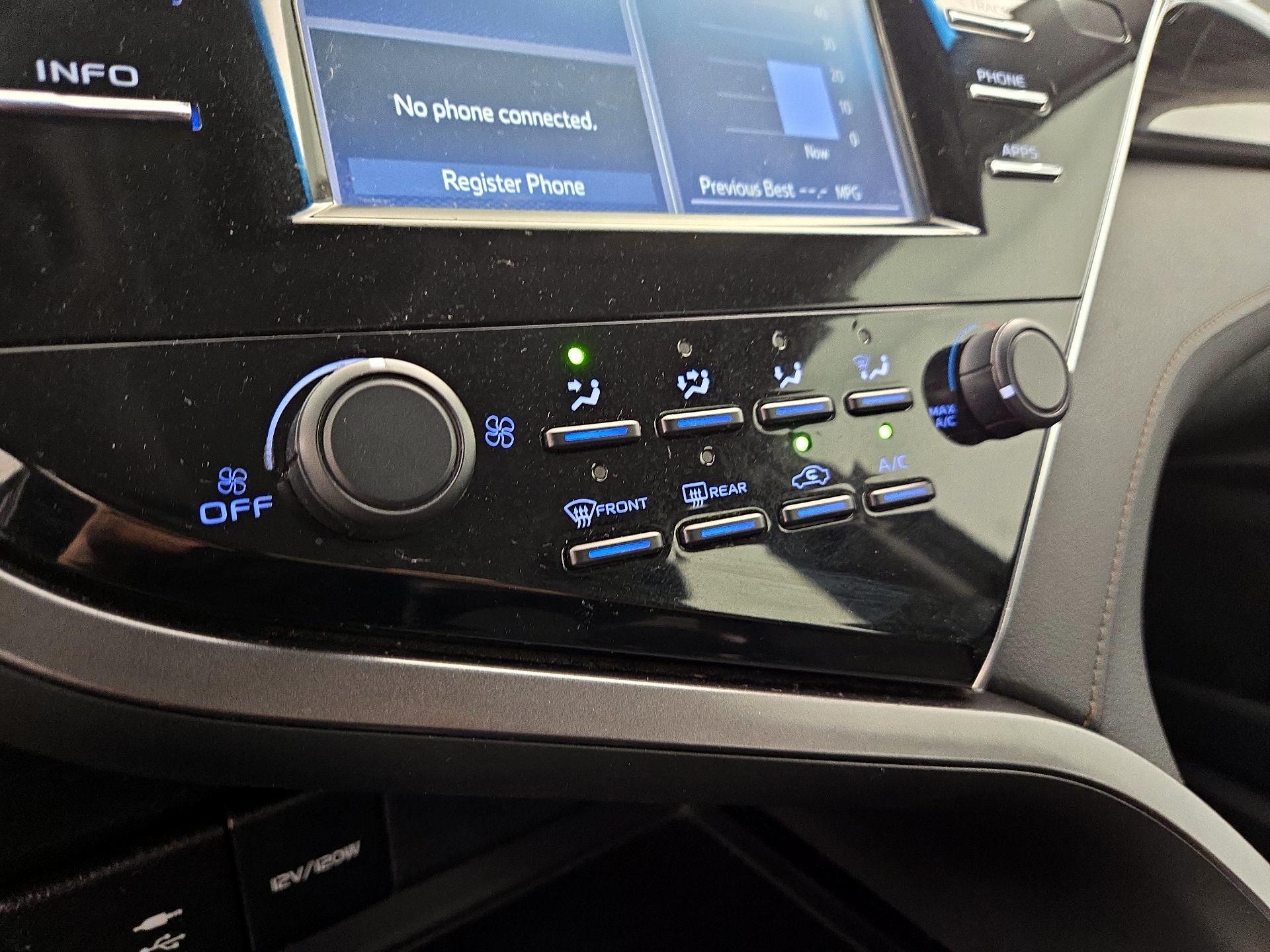 Thumbnail: 2018 Toyota Camry - 16