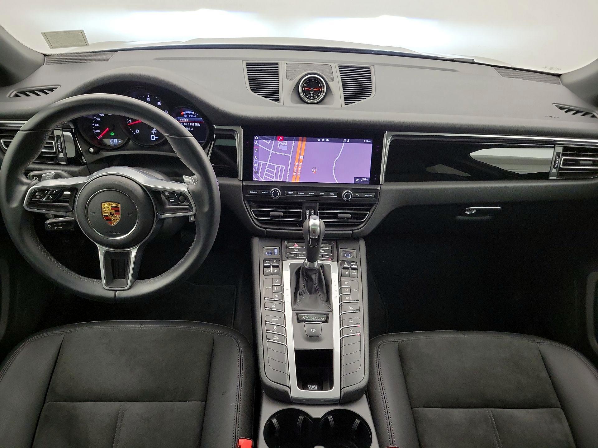 Thumbnail: 2021 Porsche Macan - 9