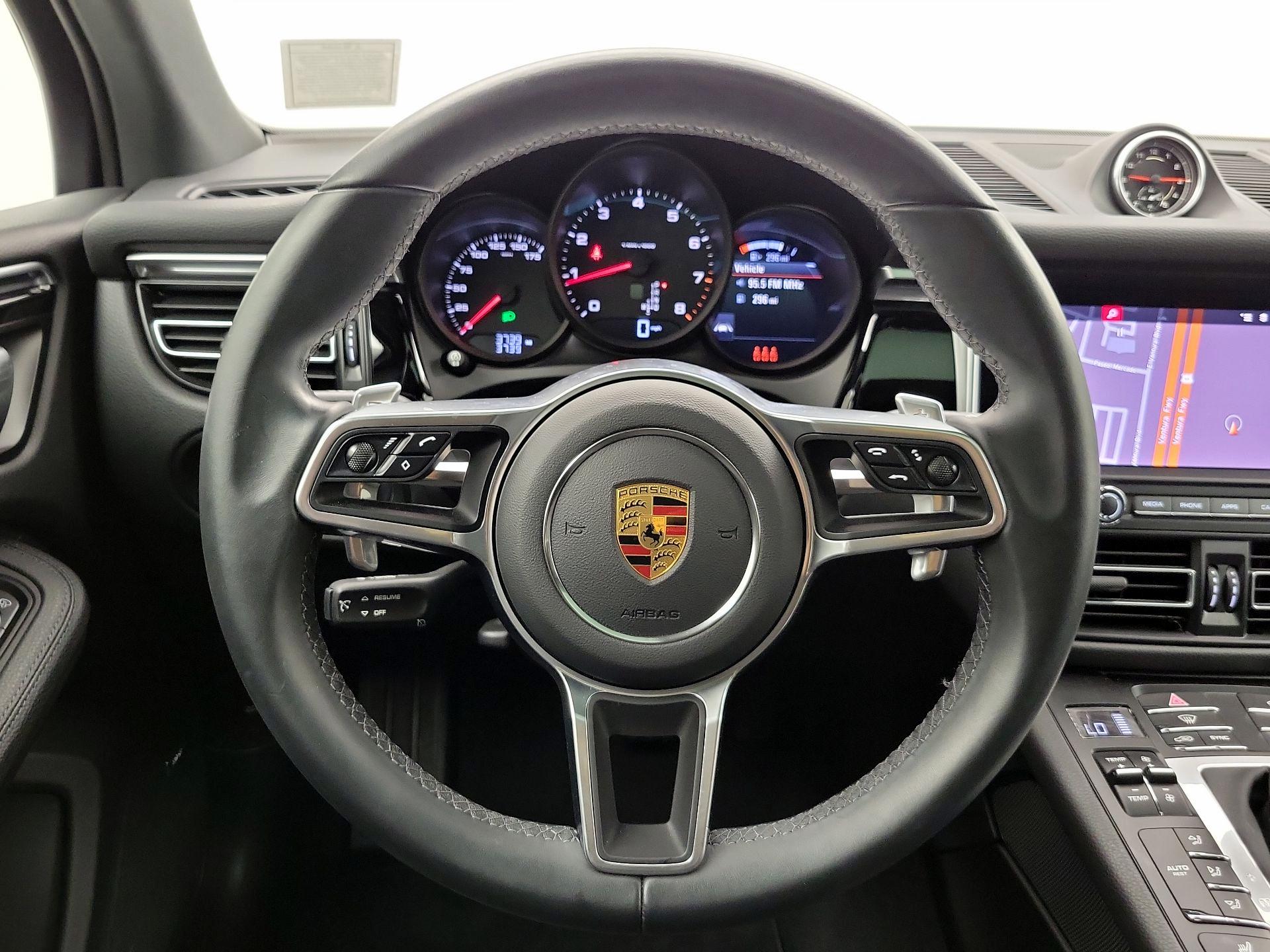 Thumbnail: 2021 Porsche Macan - 10