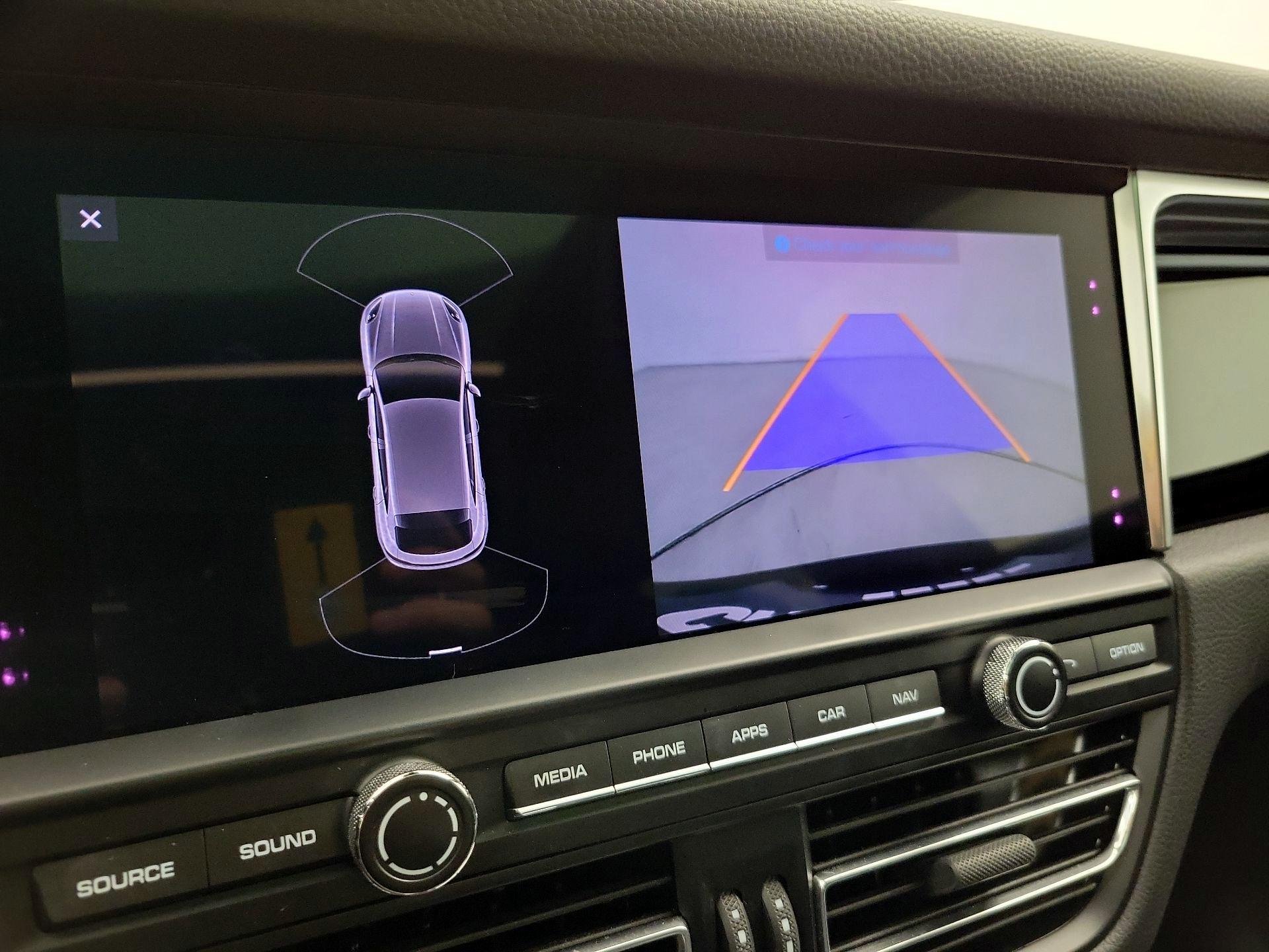 Thumbnail: 2021 Porsche Macan - 15
