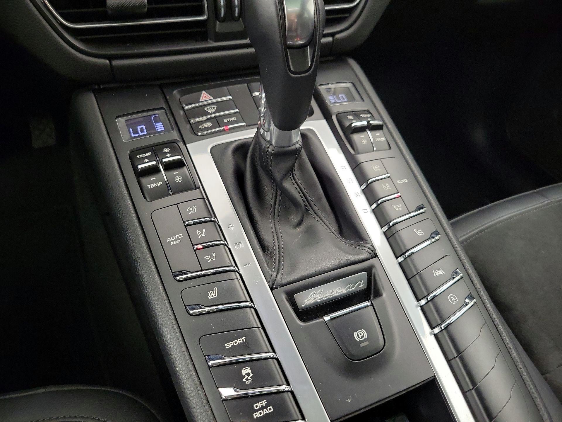 Thumbnail: 2021 Porsche Macan - 17