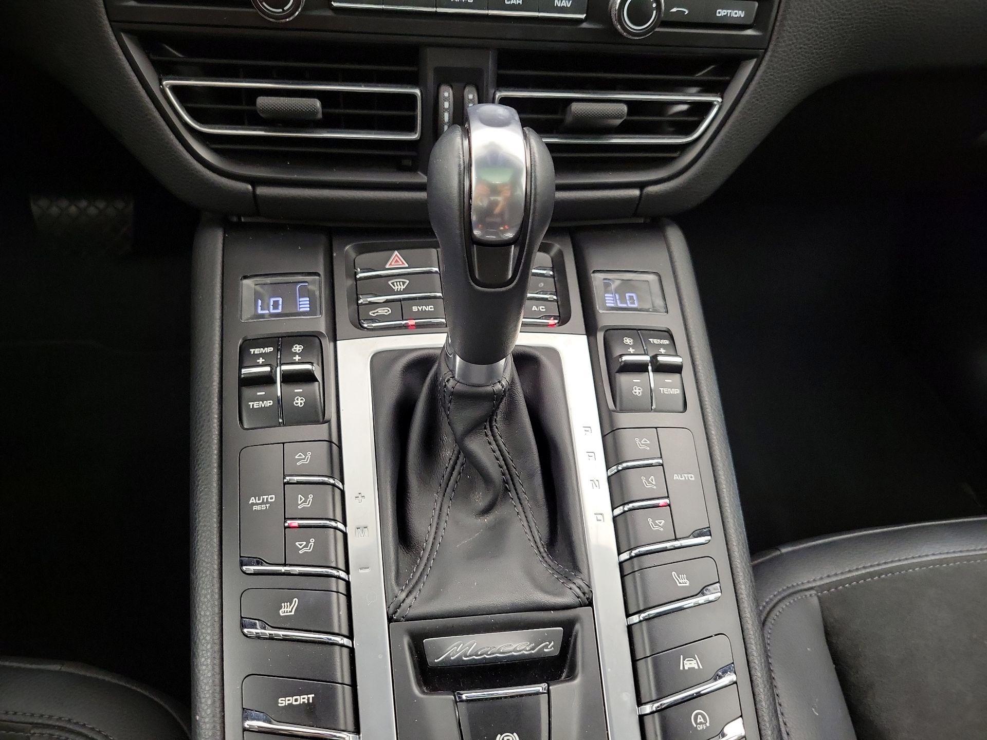 Thumbnail: 2021 Porsche Macan - 18